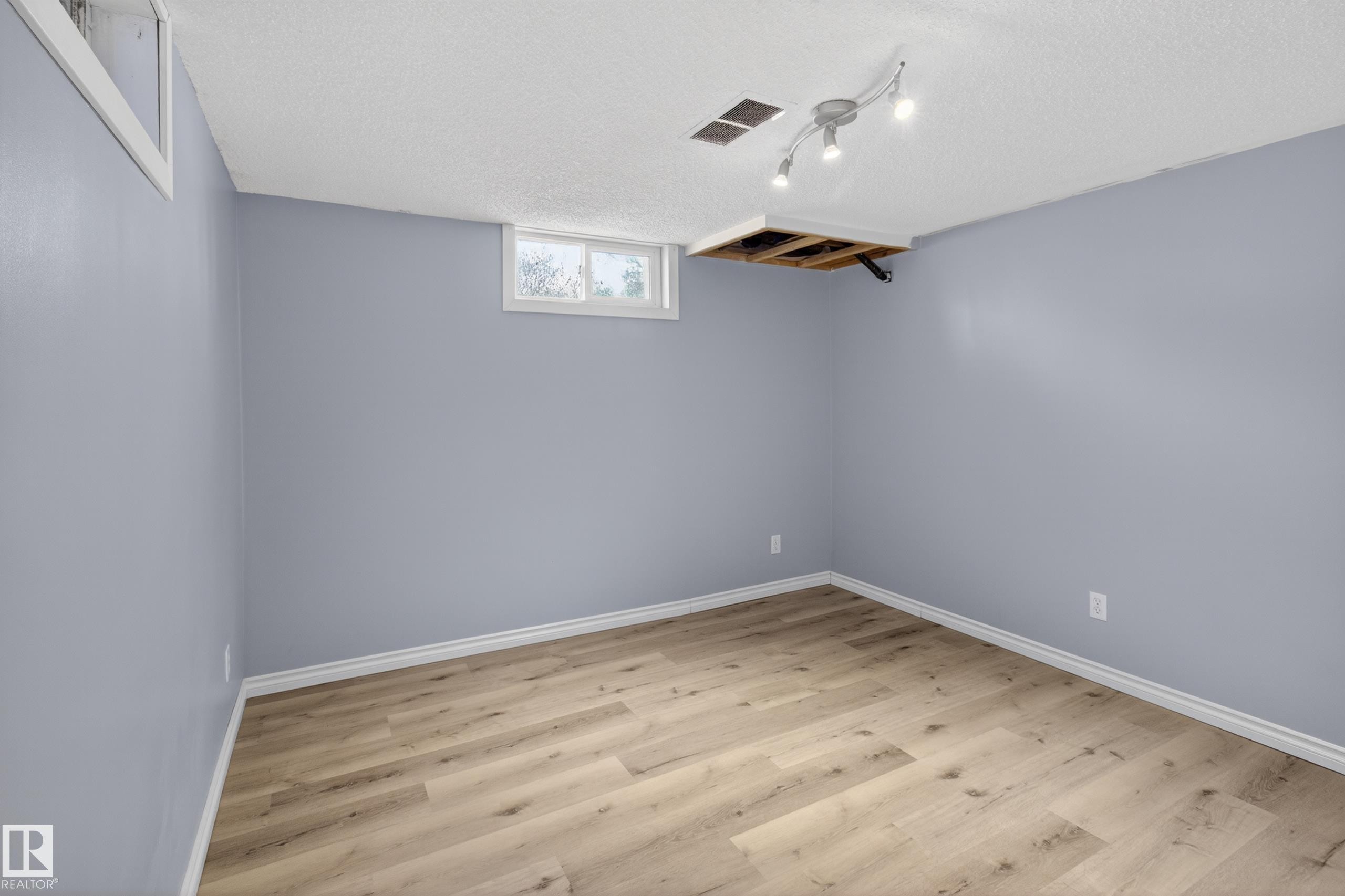 5409 49 Ave, Camrose, AB