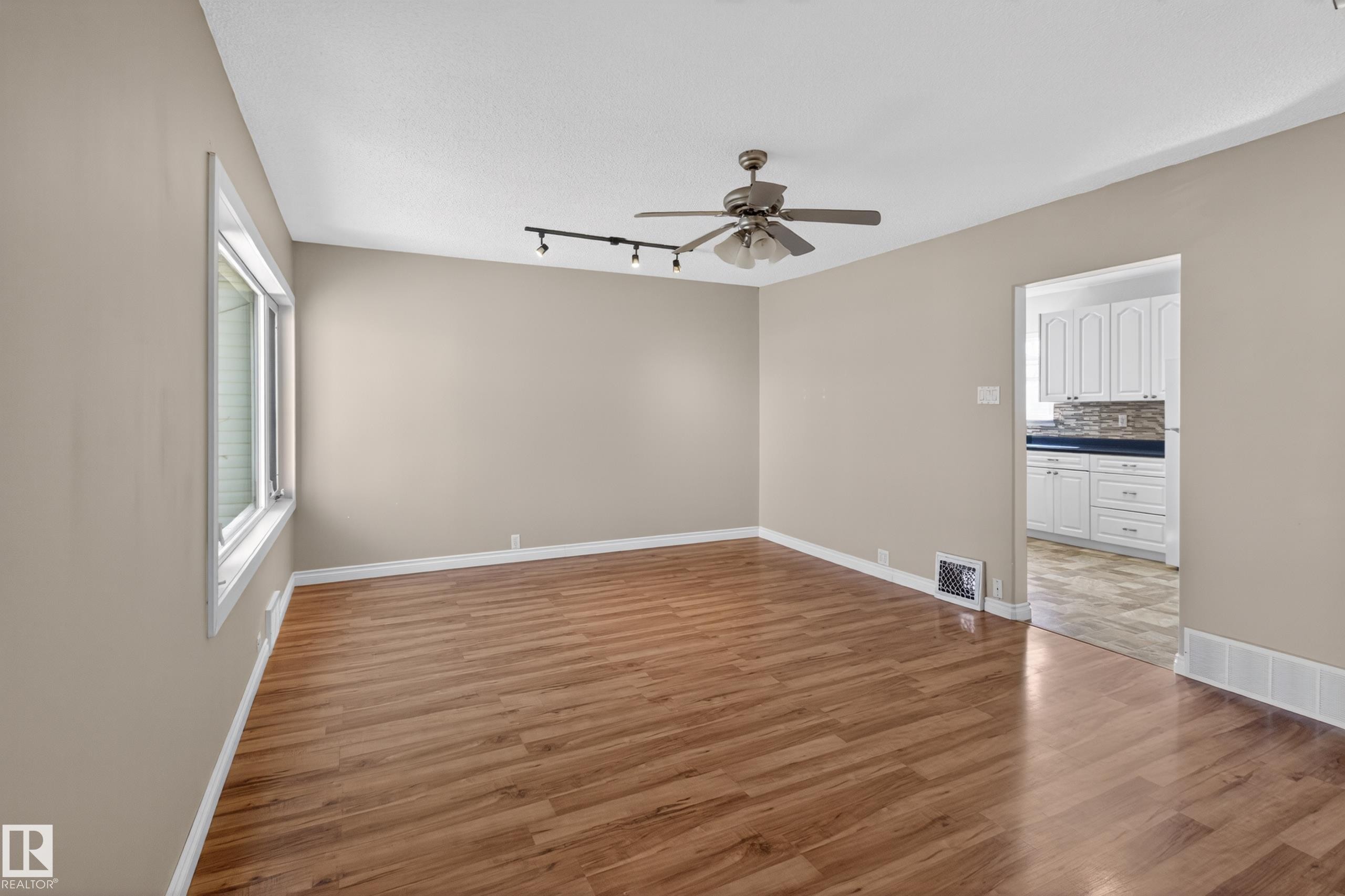 5409 49 Ave, Camrose, AB