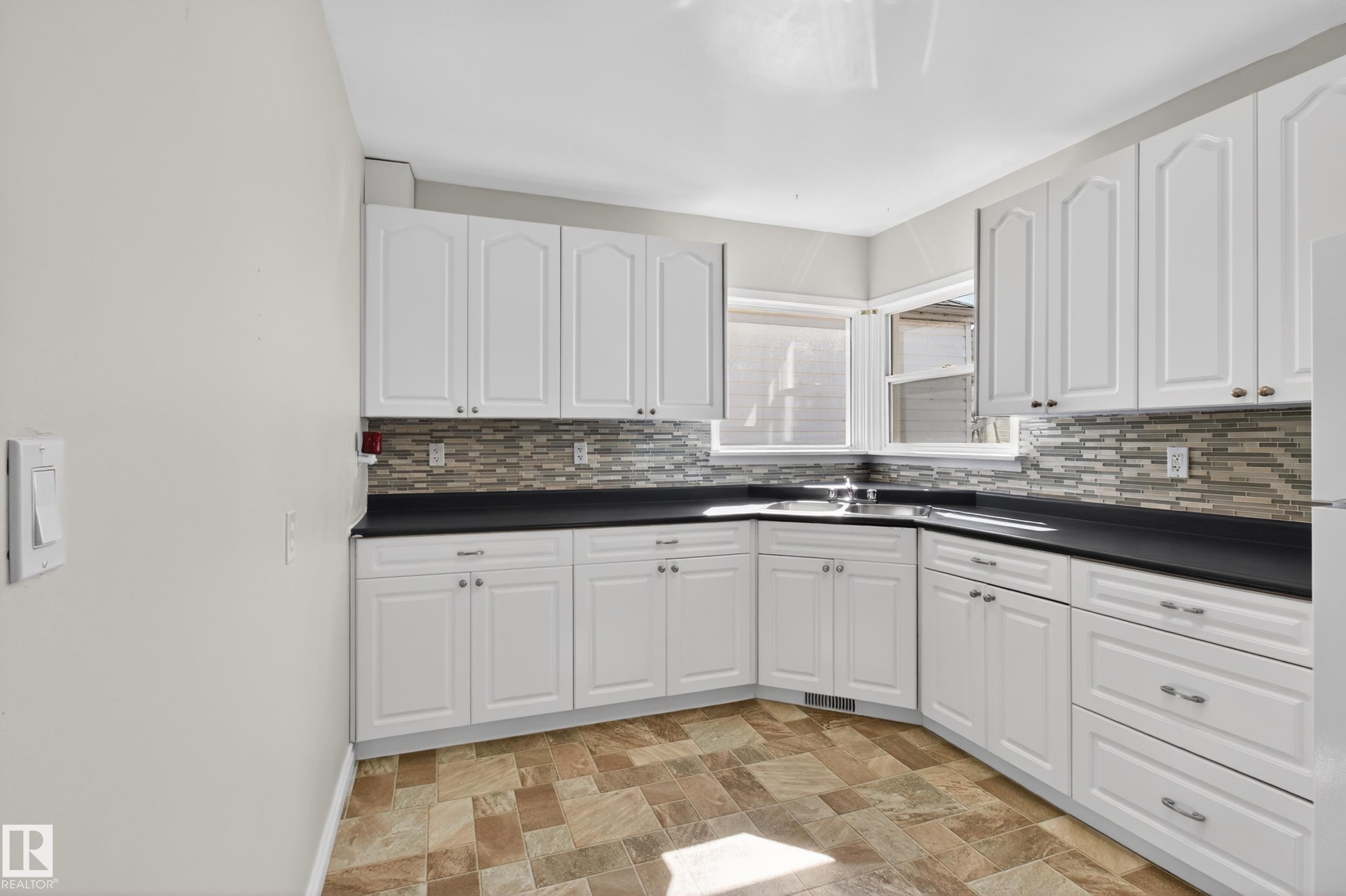 5409 49 Ave, Camrose, AB
