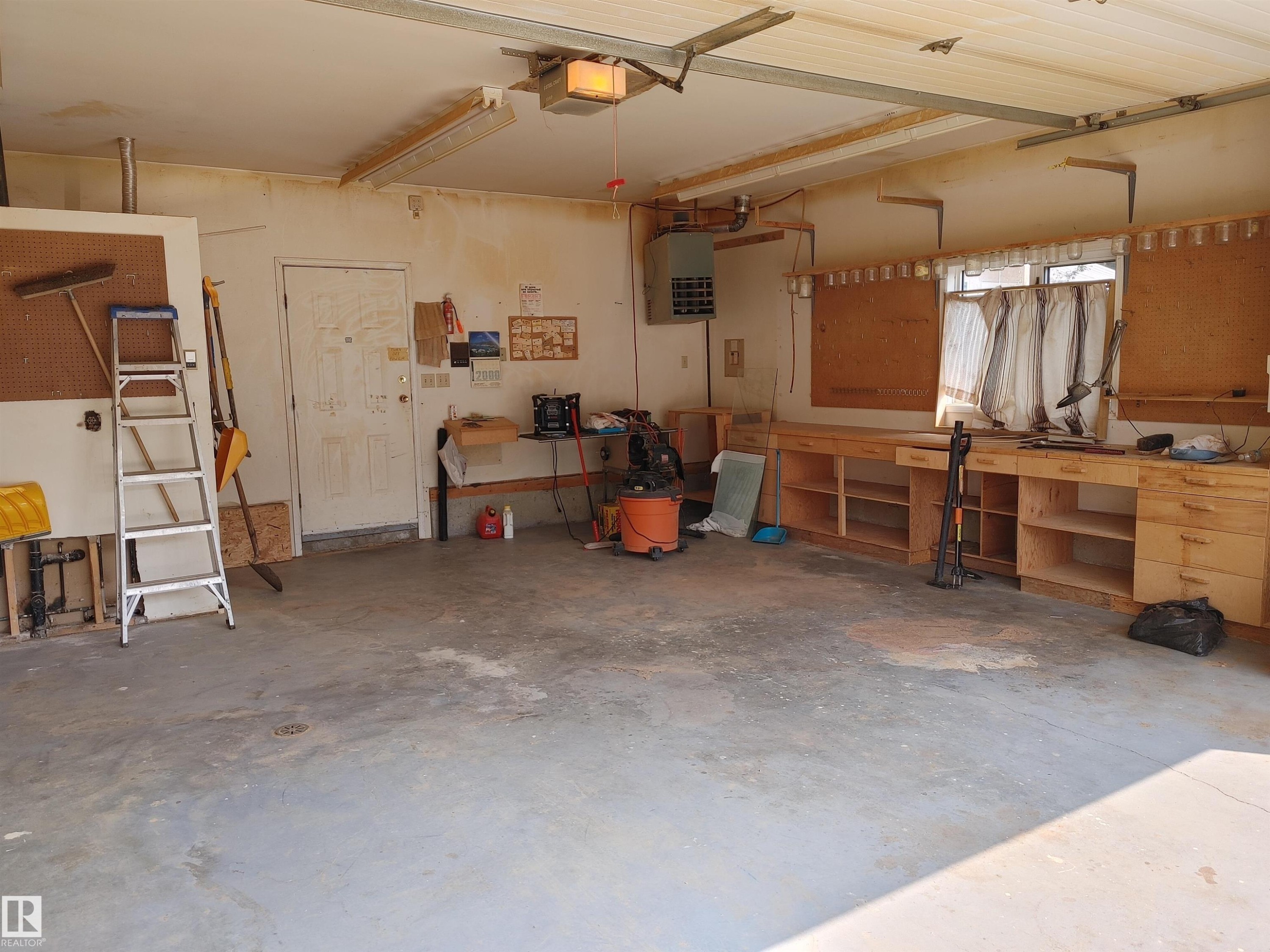 Notice the extensive shelfing that I am sure you will put to good use. - 9608 150 Street Nw, Edmonton, AB