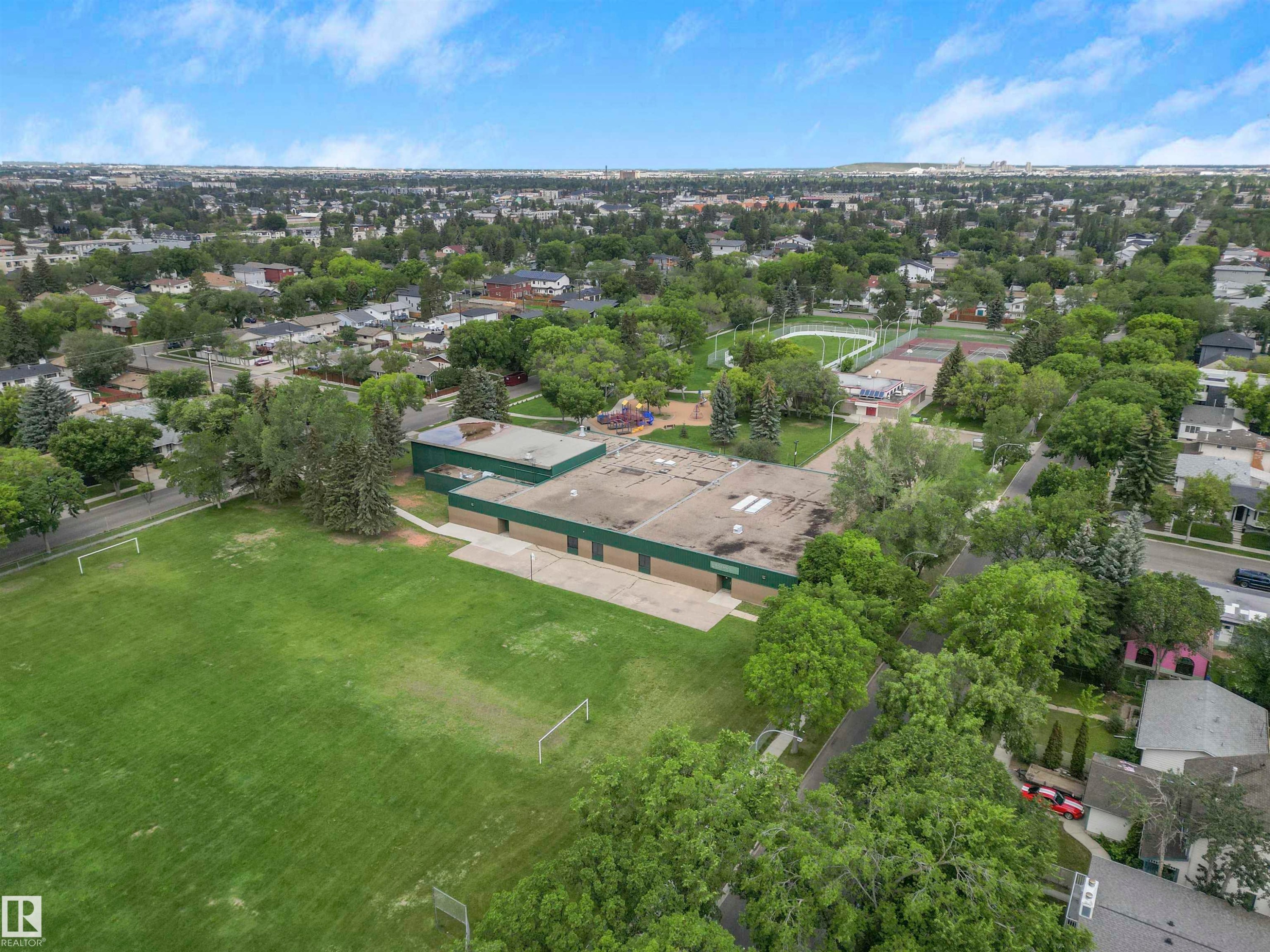 View of neighborhood. - 9608 150 Street Nw, Edmonton, AB
