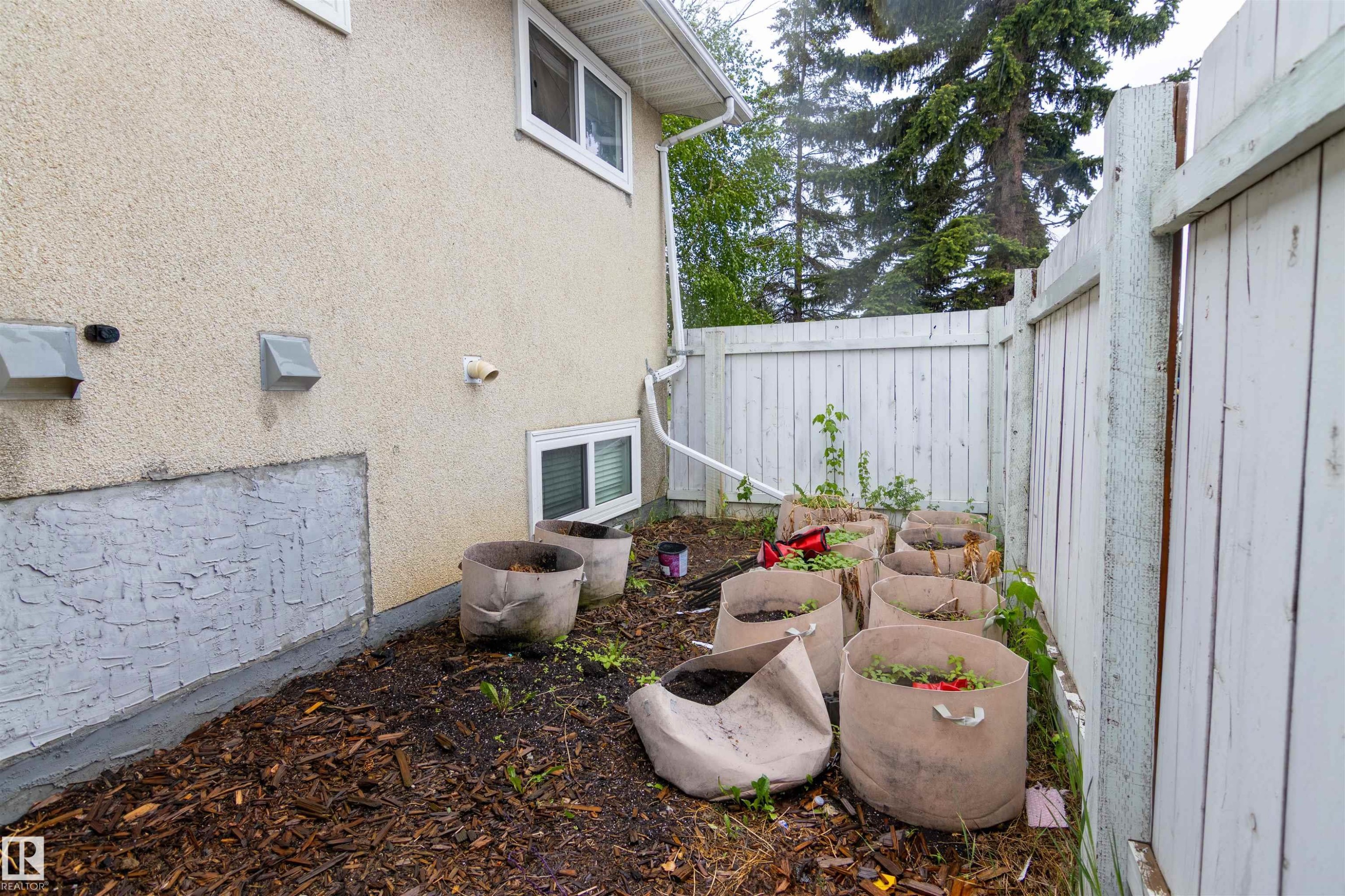 Image quality insufficient for description - 4004 88 Street Nw, Edmonton, AB - Outdoor With Exterior
