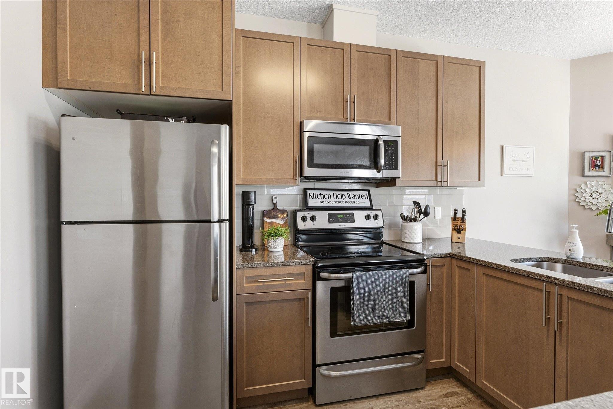 1 16537 130A Street, Edmonton, AB - Indoor Photo Showing Kitchen With Stainless Steel Kitchen