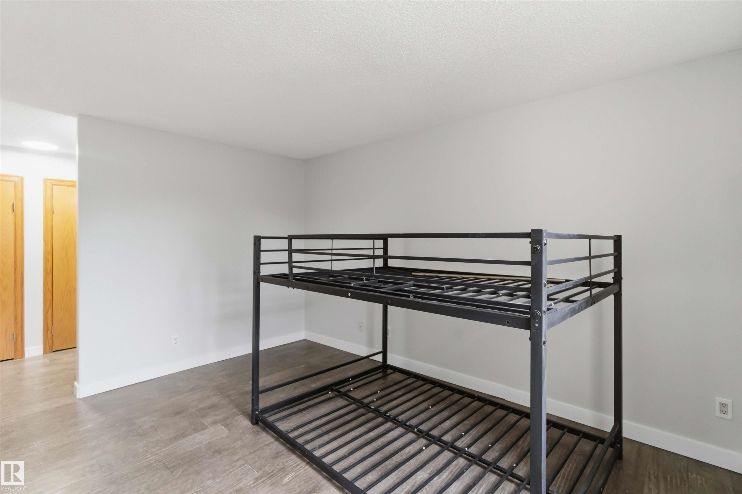 Image quality insufficient for description - #121 5125 Riverbend Rd Nw Nw, Edmonton, AB - Indoor Photo Showing Other Room