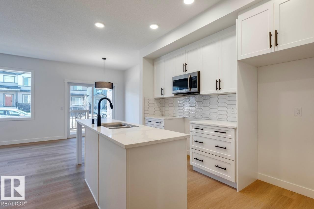 9 710 Mattson Drive, Edmonton, AB