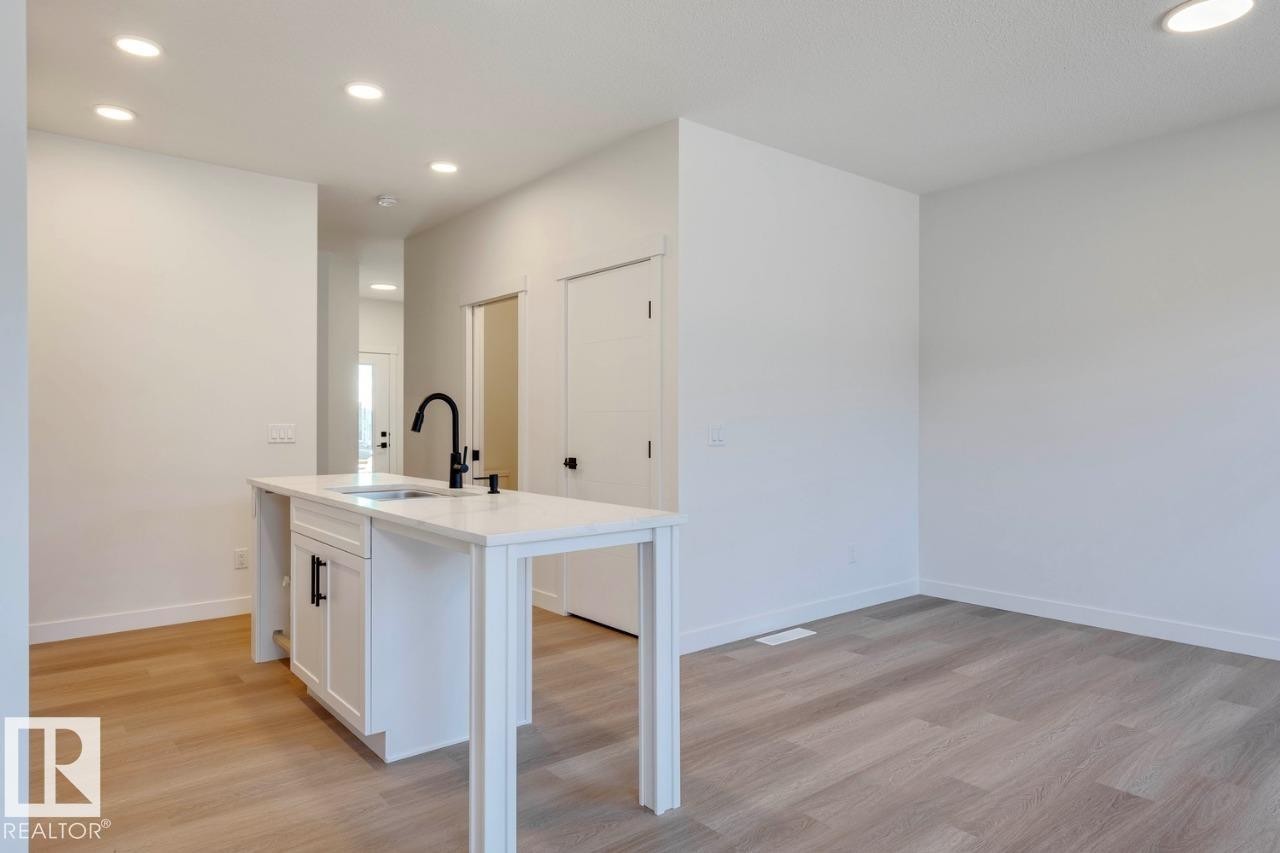 9 710 Mattson Drive, Edmonton, AB