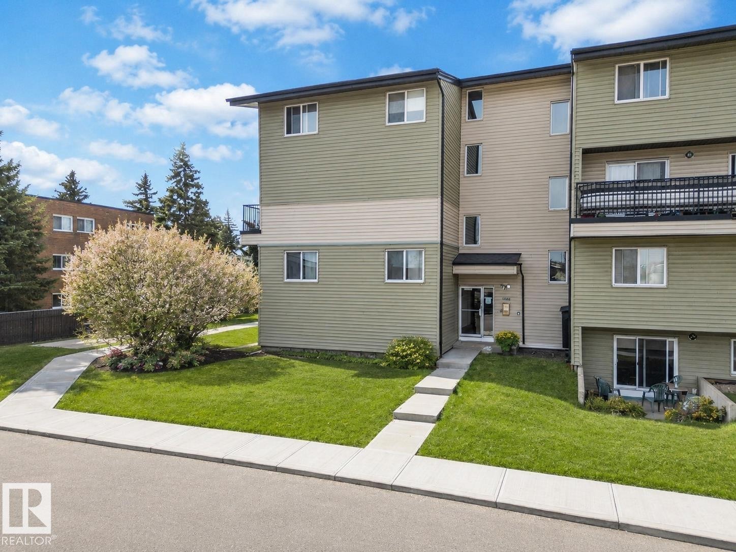 #1 13450 Fort Rd Nw, Edmonton, AB - Outdoor With Facade