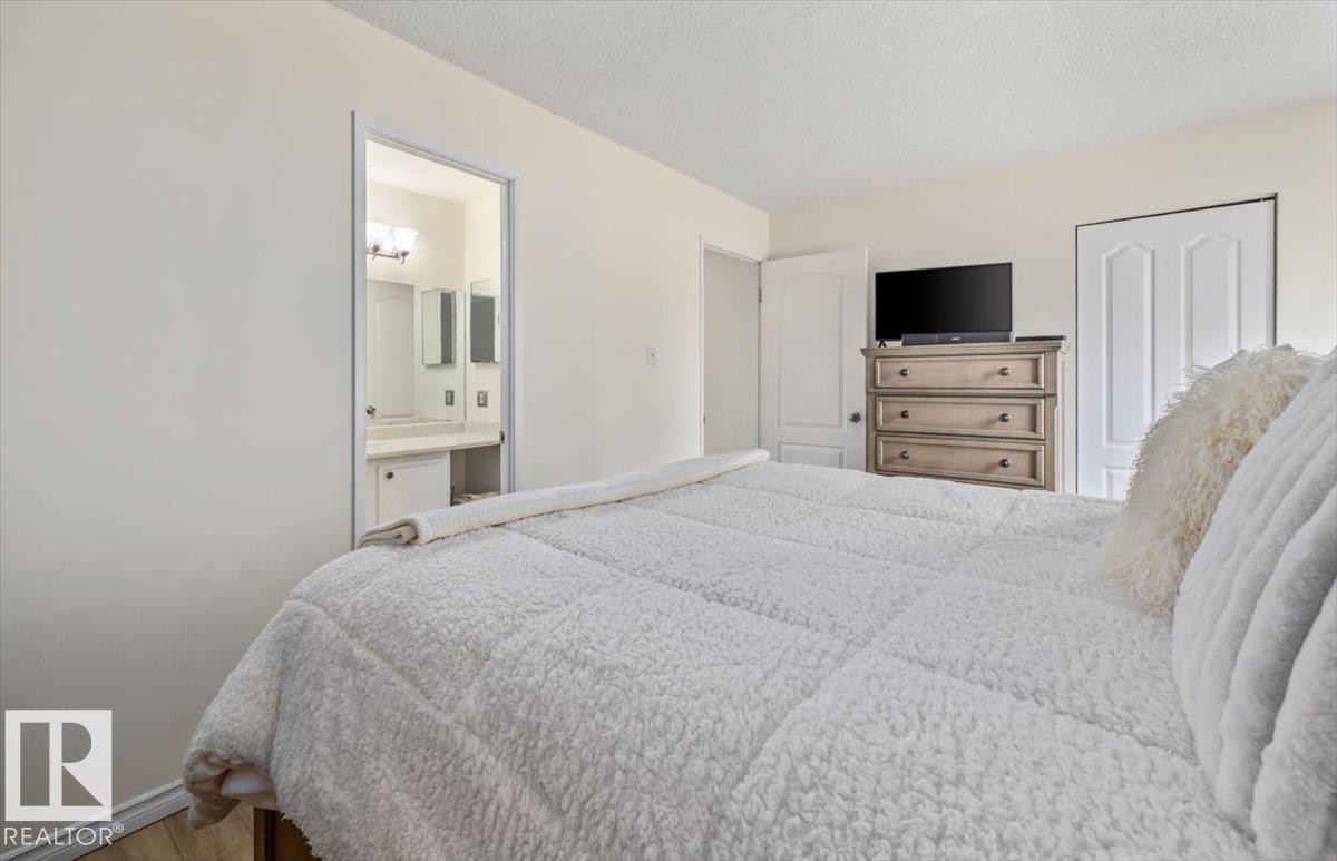 #42 3111 142 Av Nw, Edmonton, AB - Indoor Photo Showing Bedroom