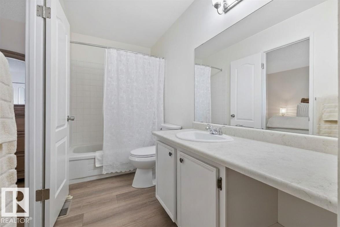 #42 3111 142 Av Nw, Edmonton, AB - Indoor Photo Showing Bathroom