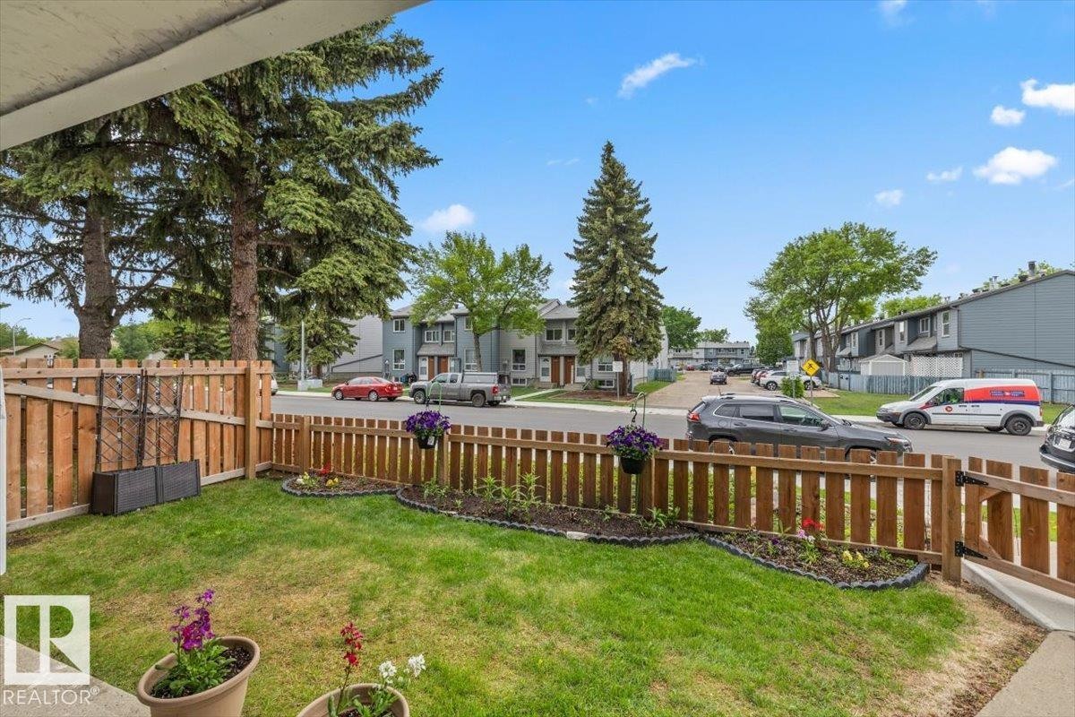 #42 3111 142 Av Nw, Edmonton, AB - Outdoor