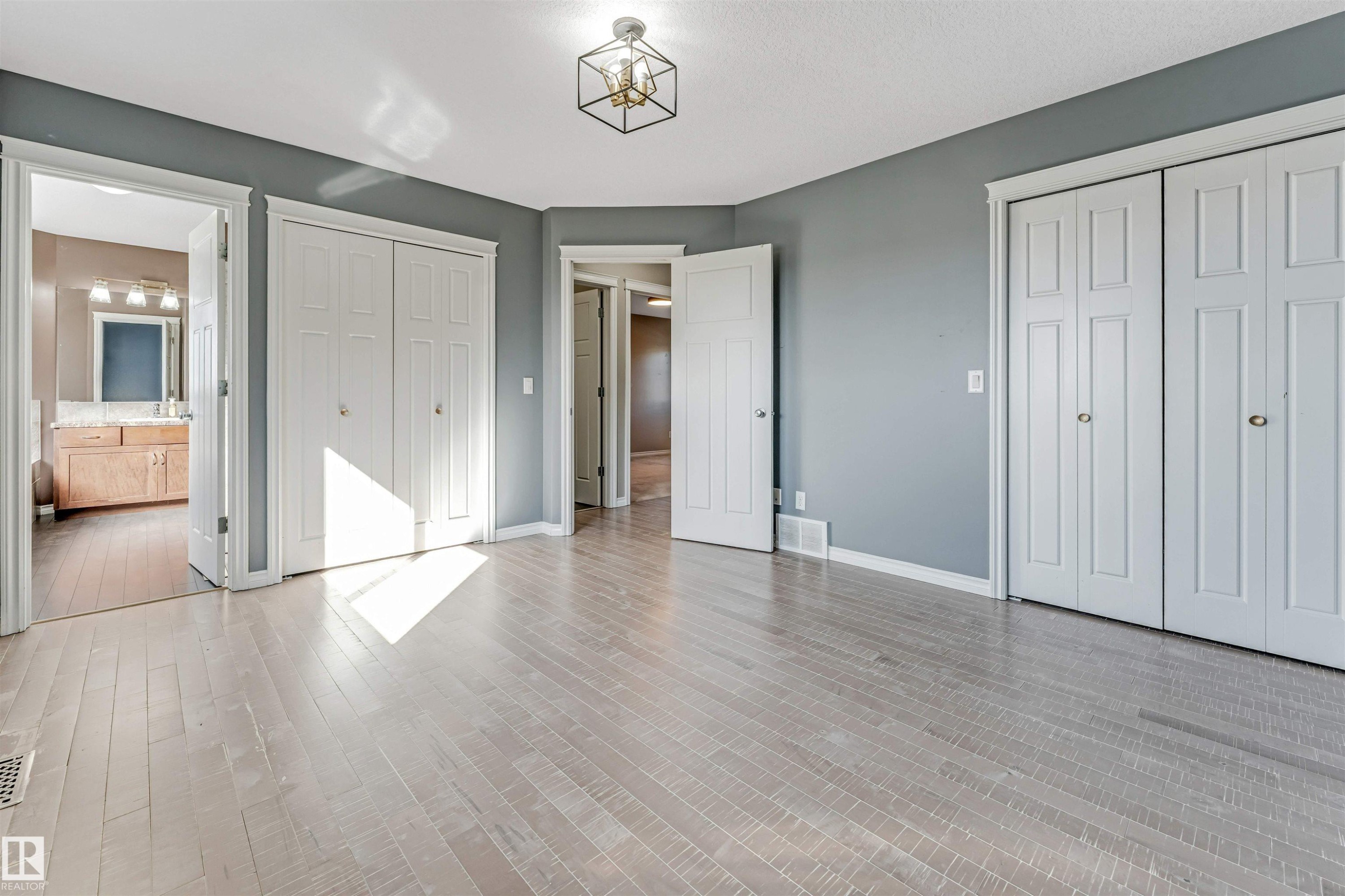 Spacious room with light-toned wood-finish flooring - 5928 12 Avenue, Edmonton, AB
