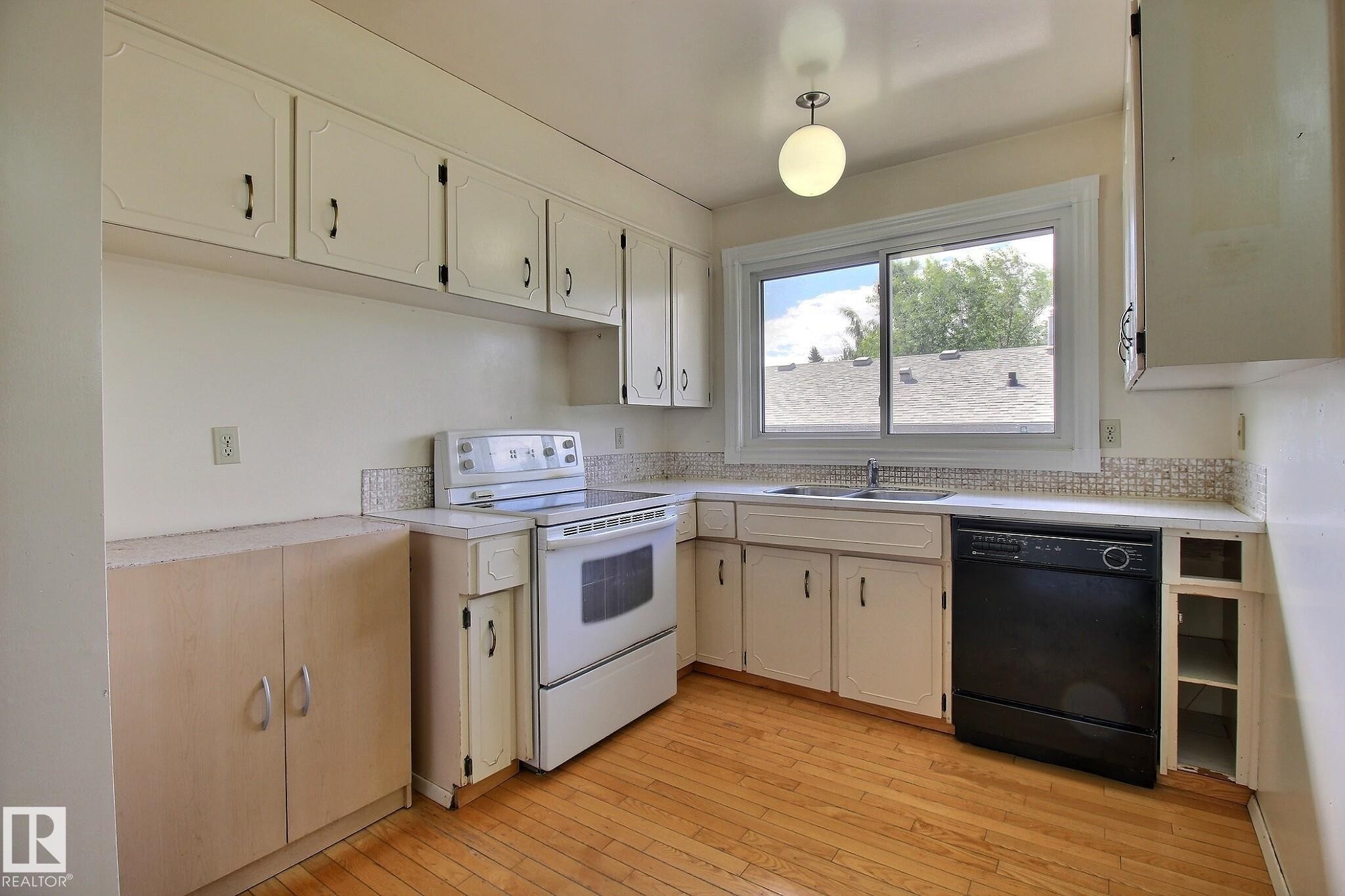 10803 40 Avenue, Edmonton, AB