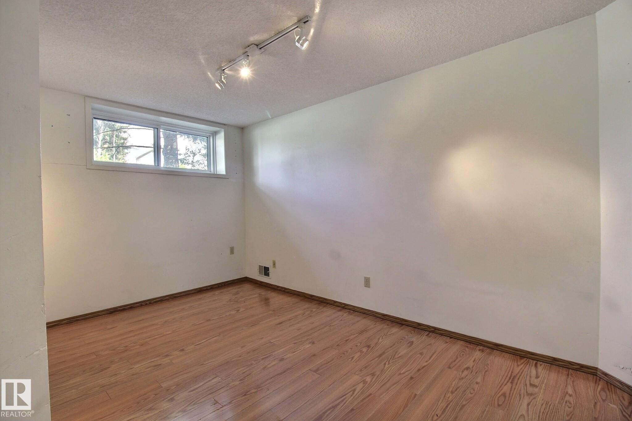 10803 40 Avenue, Edmonton, AB