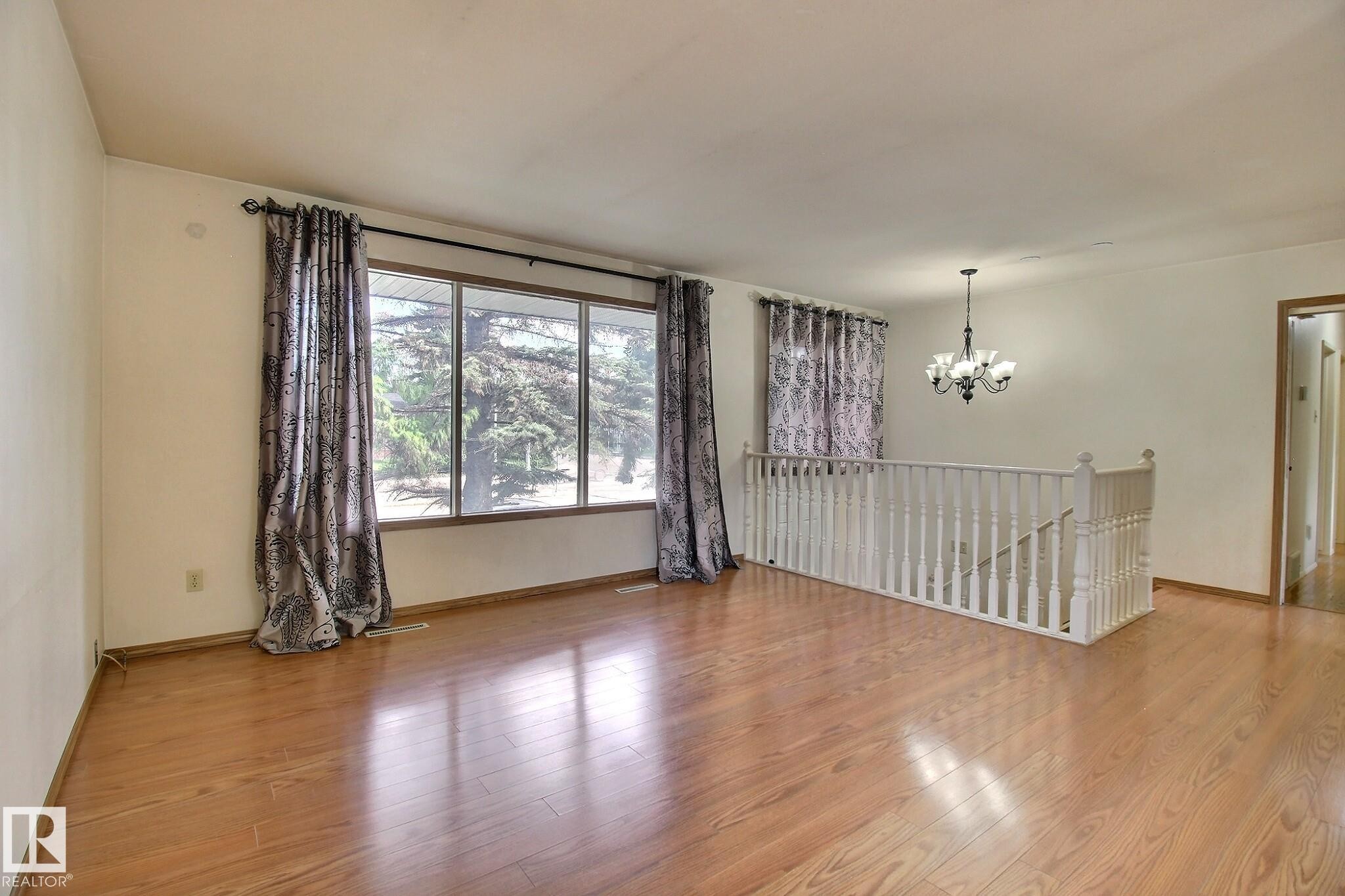 10803 40 Avenue, Edmonton, AB