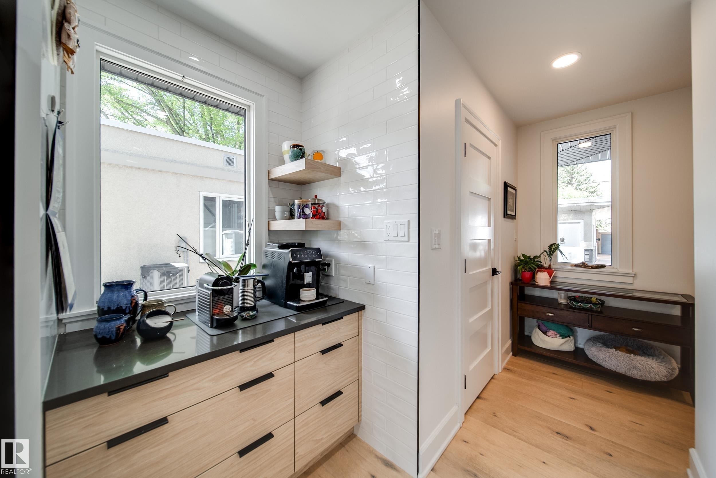 5310 Ada Boulevard Nw, Edmonton, AB - Indoor