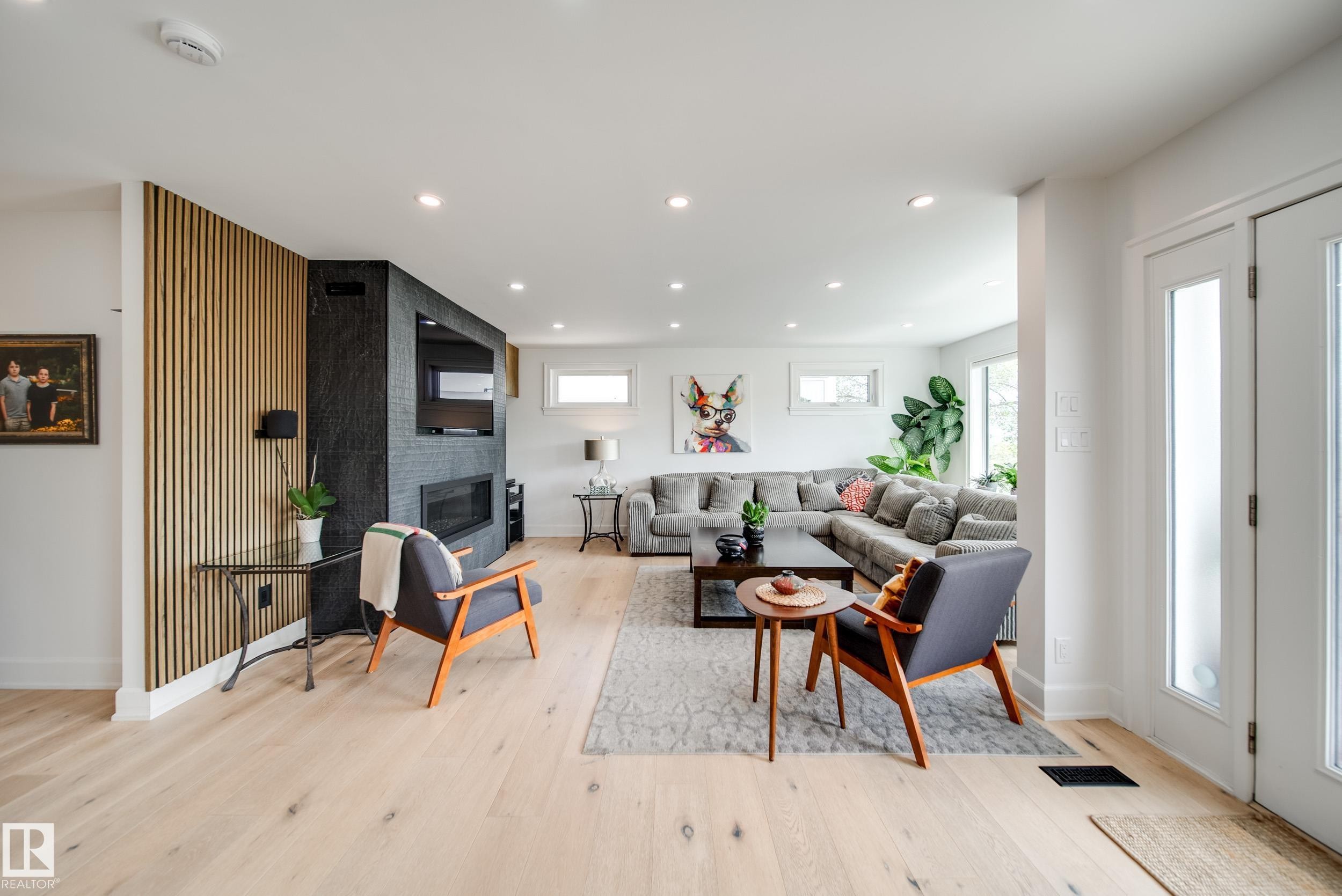 5310 Ada Boulevard Nw, Edmonton, AB - Indoor