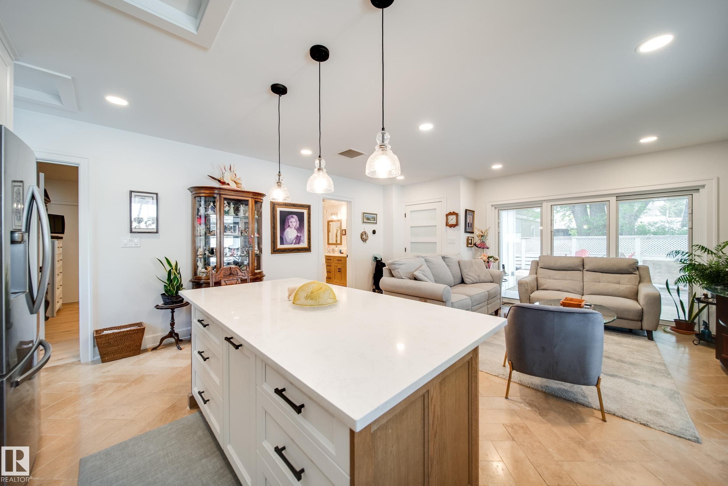 5310 Ada Boulevard Nw, Edmonton, AB - Indoor