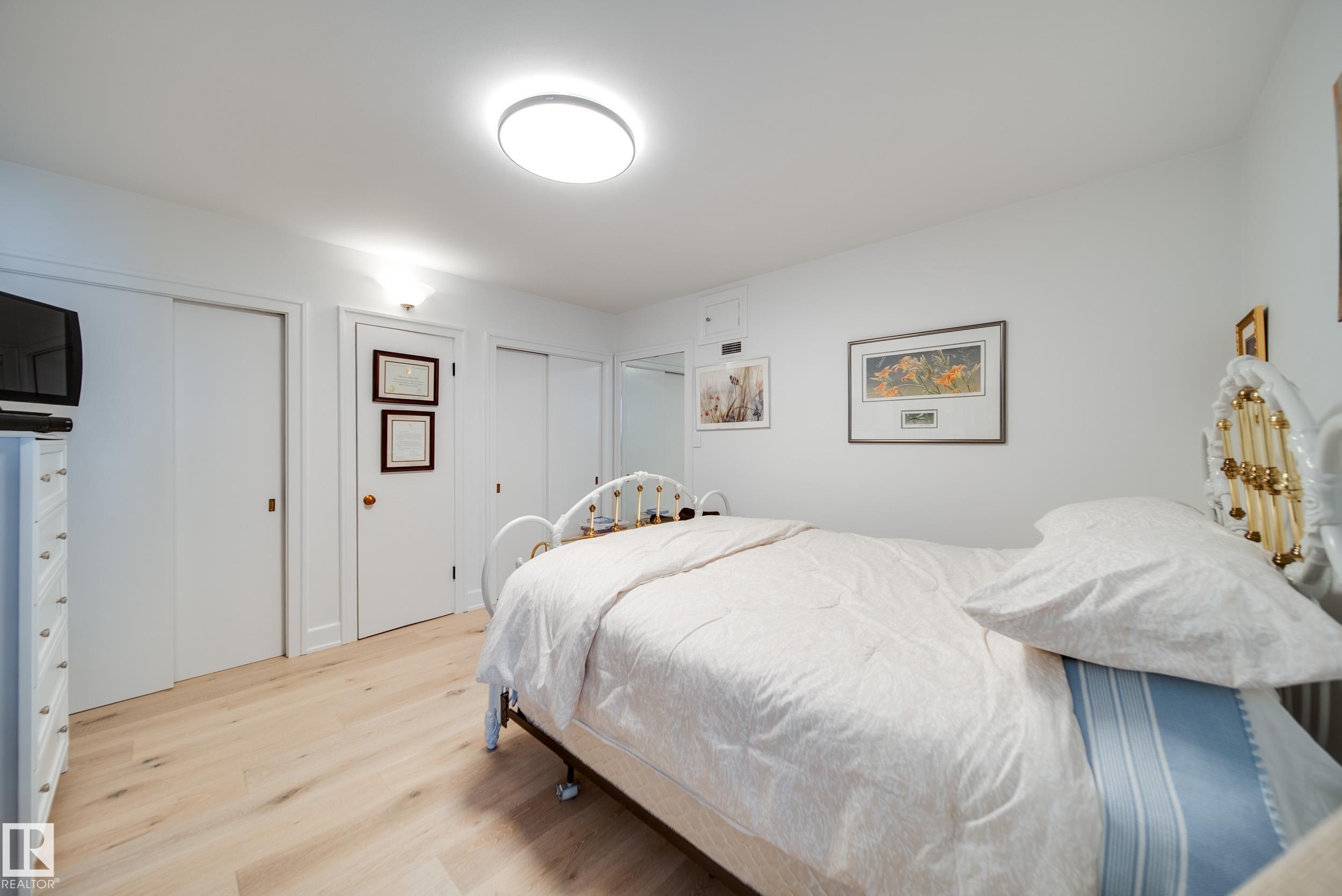 5310 Ada Boulevard Nw, Edmonton, AB - Indoor Photo Showing Bedroom