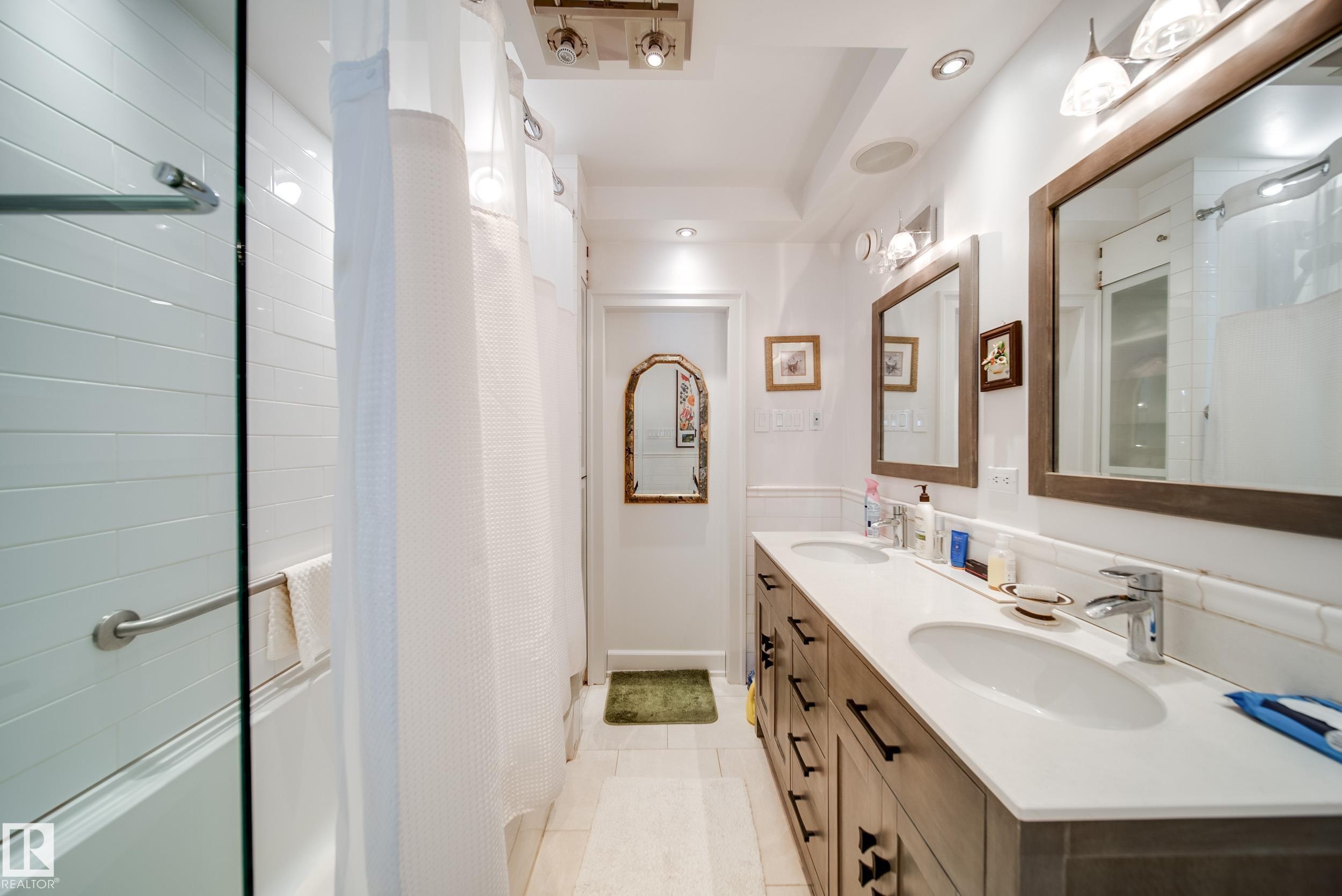 5310 Ada Boulevard Nw, Edmonton, AB - Indoor Photo Showing Bathroom