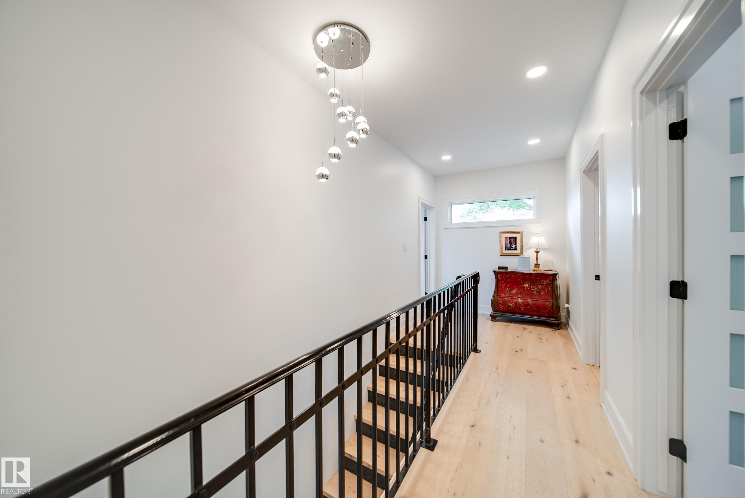 5310 Ada Boulevard Nw, Edmonton, AB - Indoor Photo Showing Other Room