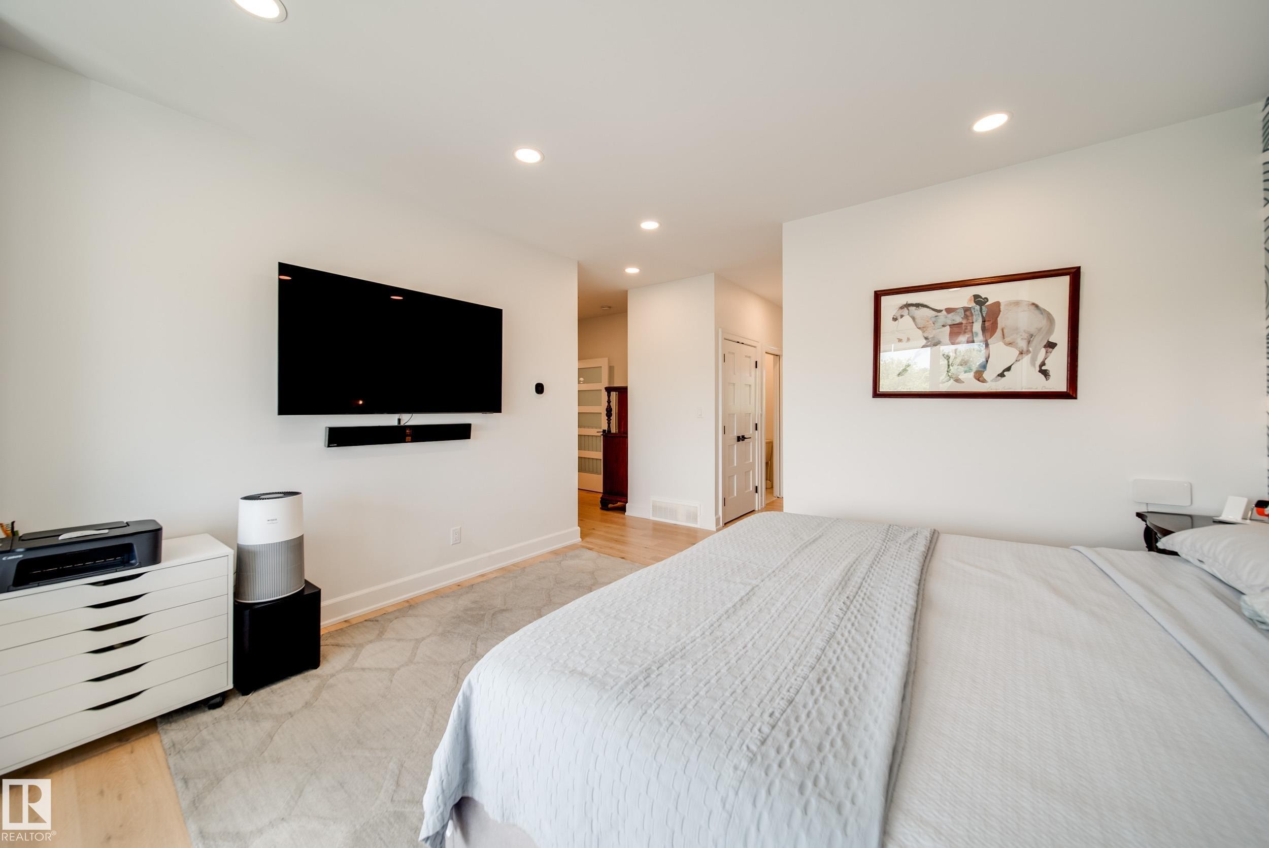5310 Ada Boulevard Nw, Edmonton, AB - Indoor Photo Showing Bedroom