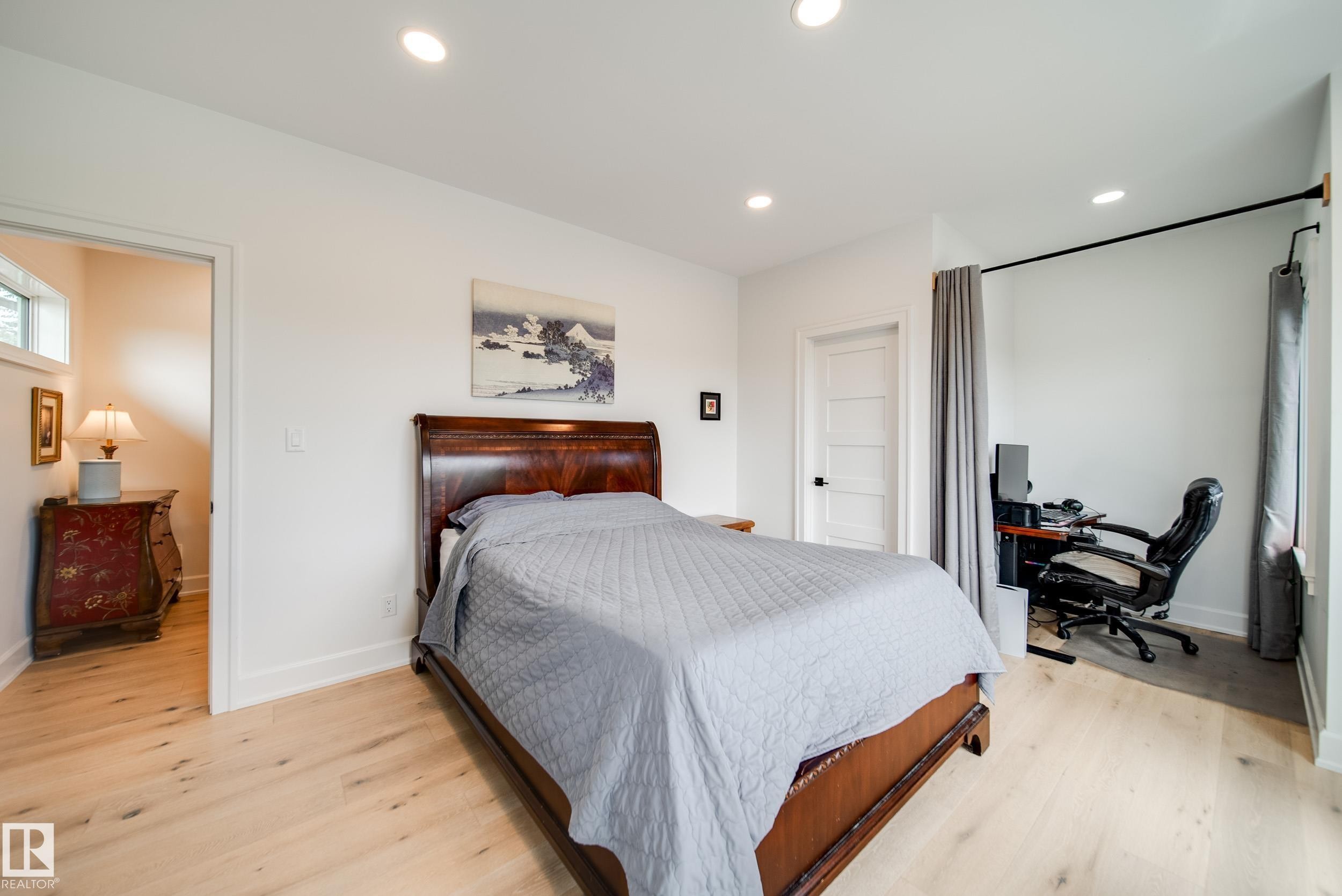 5310 Ada Boulevard Nw, Edmonton, AB - Indoor Photo Showing Bedroom
