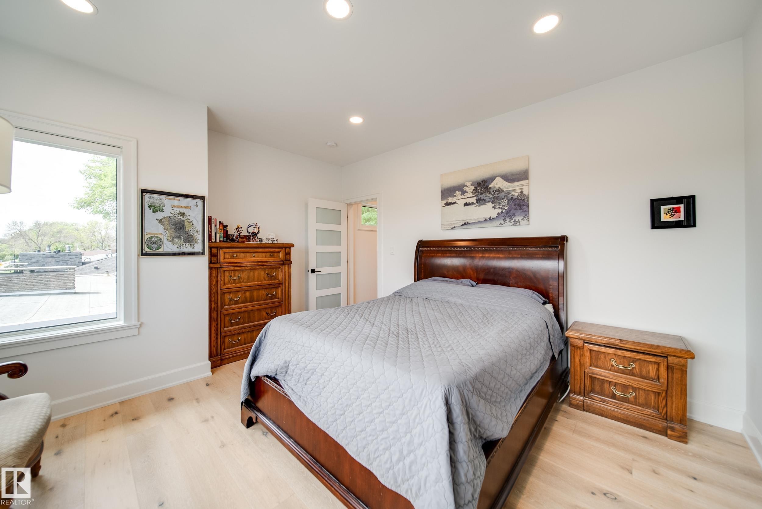 5310 Ada Boulevard Nw, Edmonton, AB - Indoor Photo Showing Bedroom
