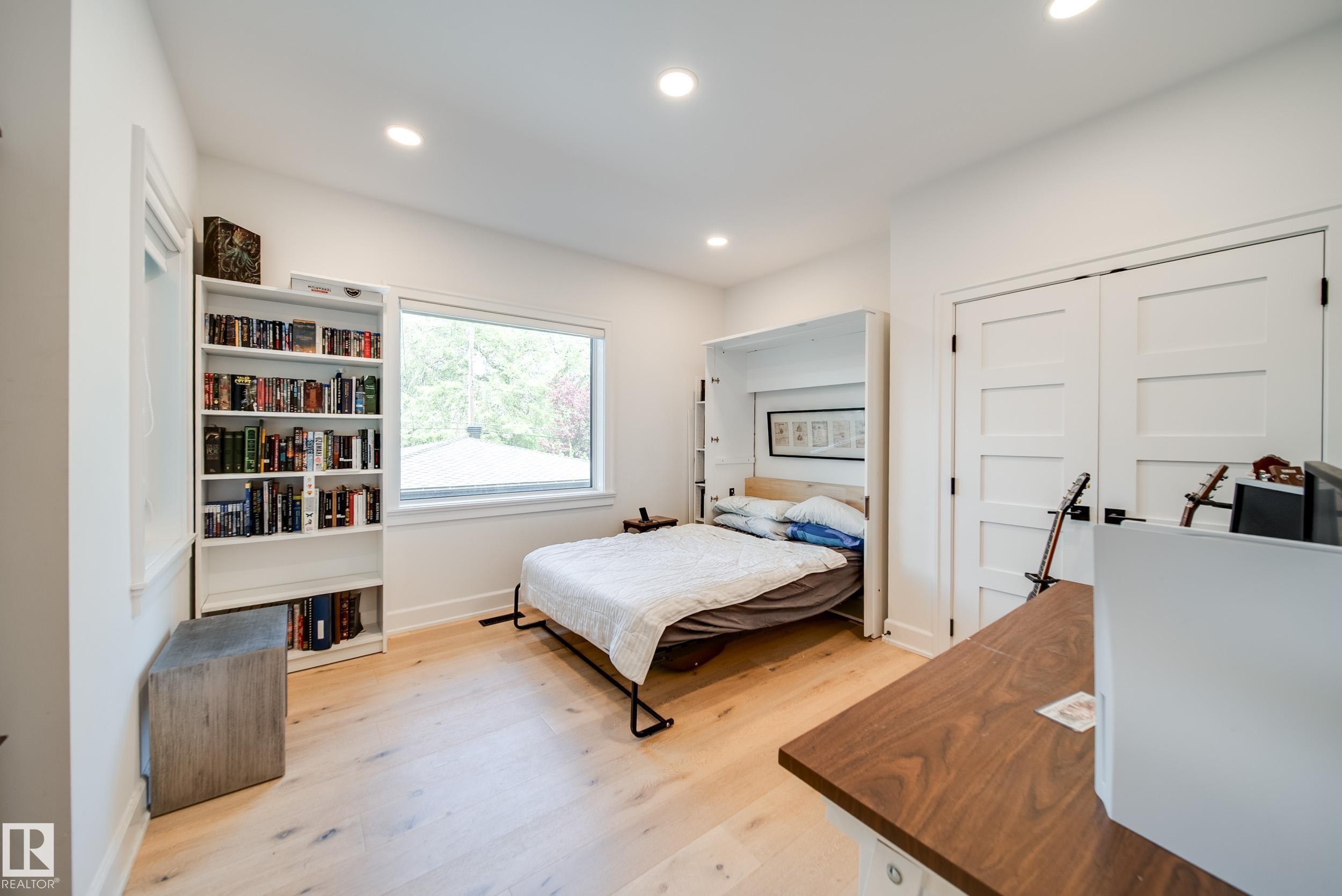5310 Ada Boulevard Nw, Edmonton, AB - Indoor Photo Showing Bedroom