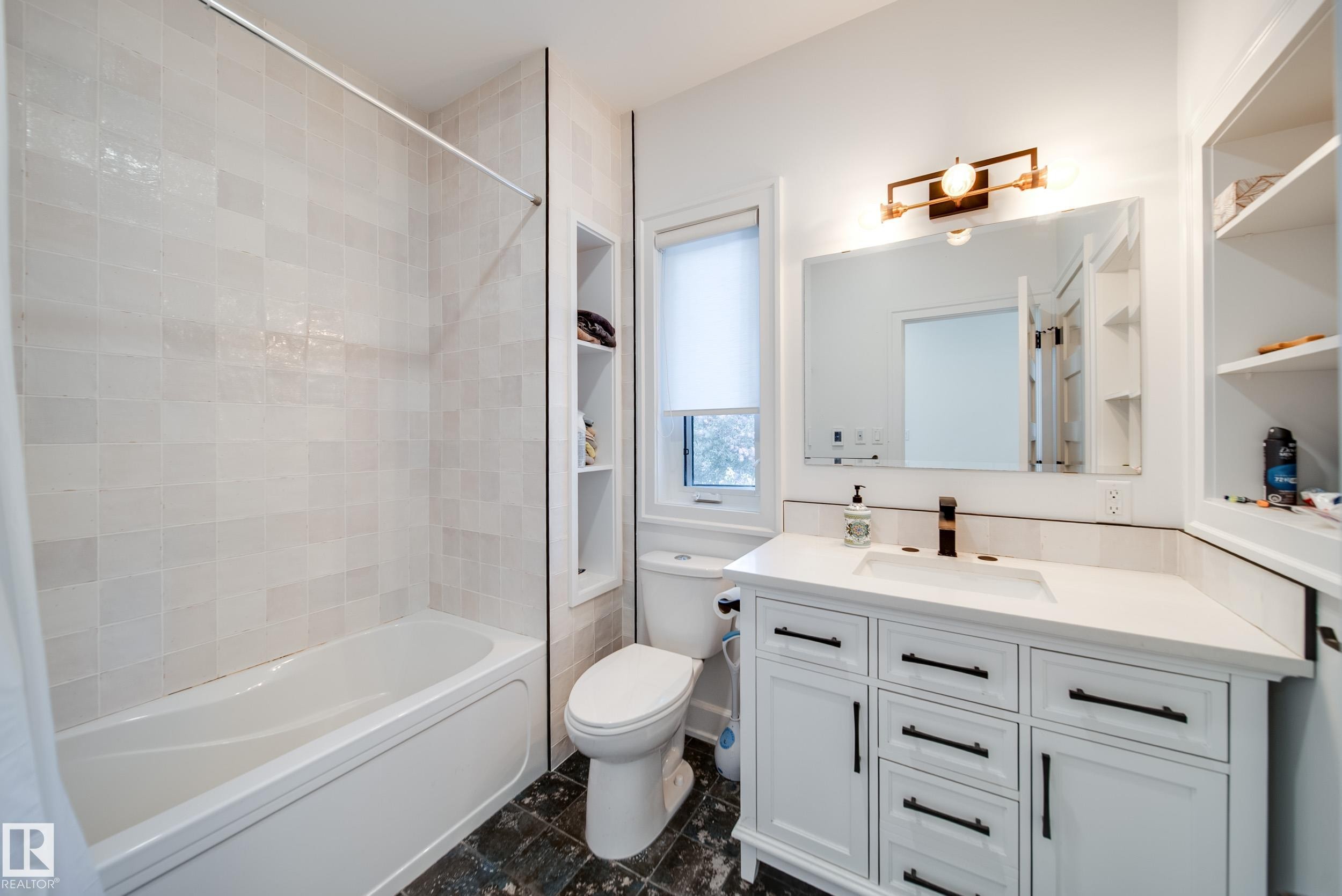 5310 Ada Boulevard Nw, Edmonton, AB - Indoor Photo Showing Bathroom