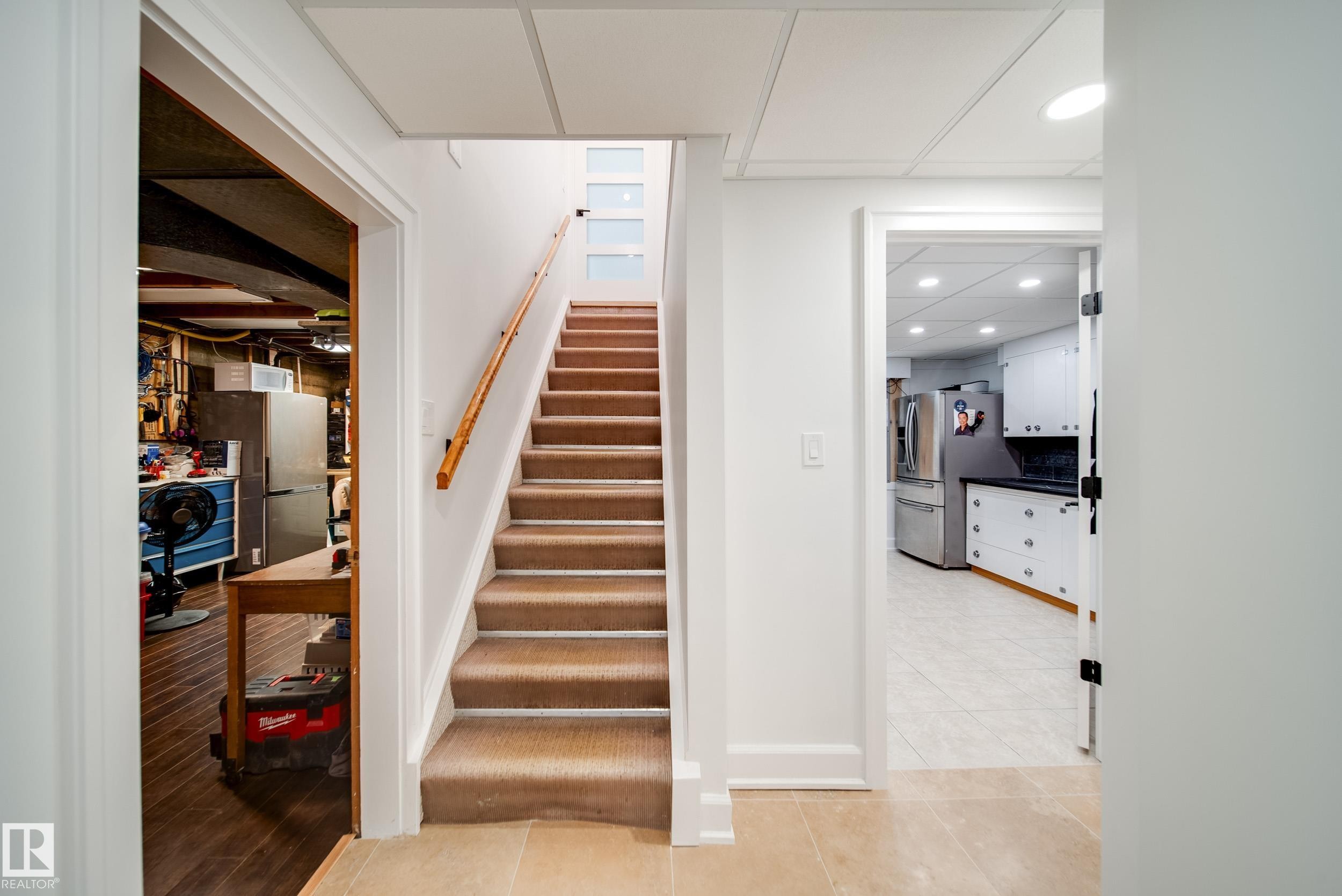 5310 Ada Boulevard Nw, Edmonton, AB - Indoor Photo Showing Other Room