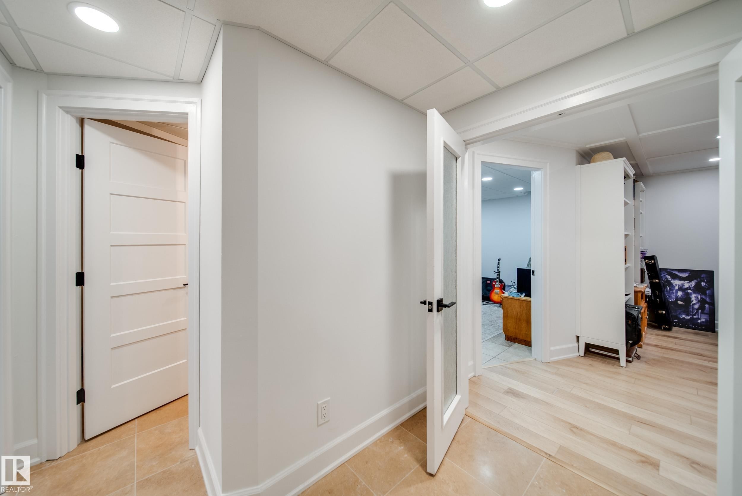 5310 Ada Boulevard Nw, Edmonton, AB - Indoor Photo Showing Other Room