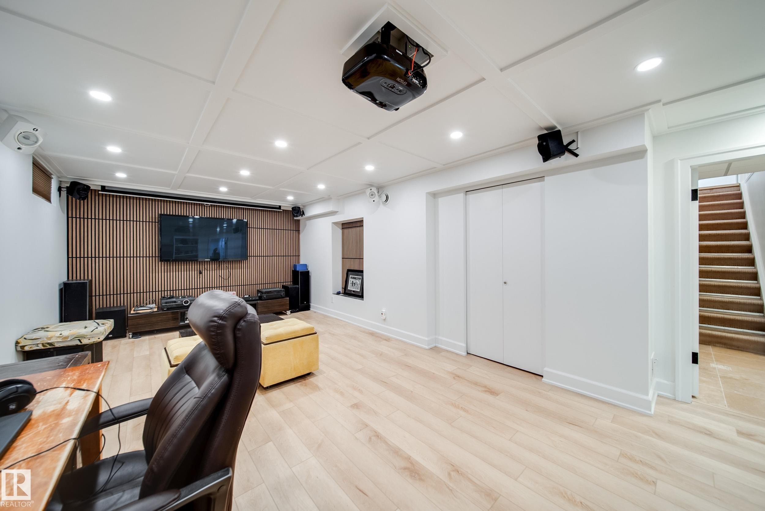5310 Ada Boulevard Nw, Edmonton, AB - Indoor