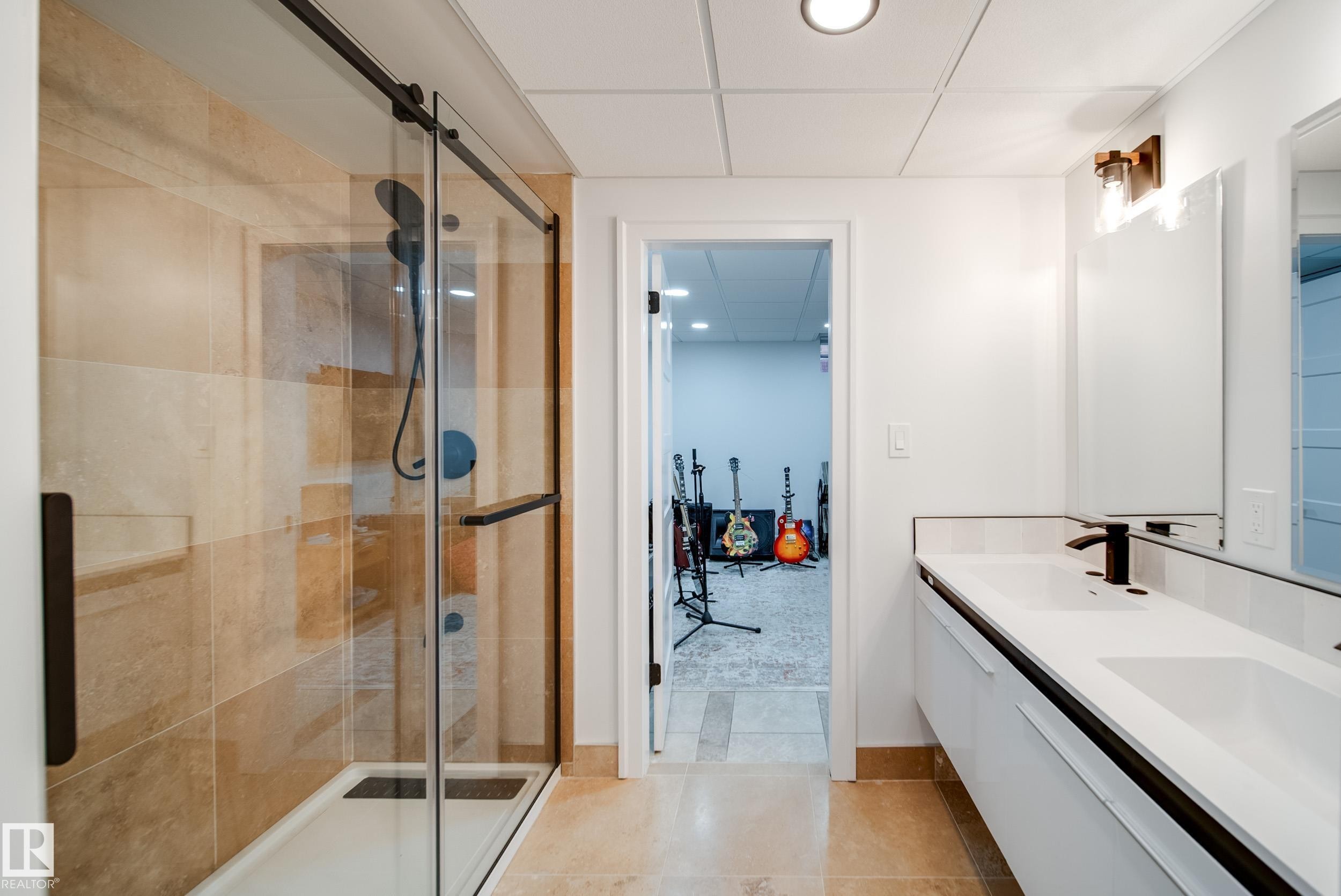 5310 Ada Boulevard Nw, Edmonton, AB - Indoor Photo Showing Bathroom