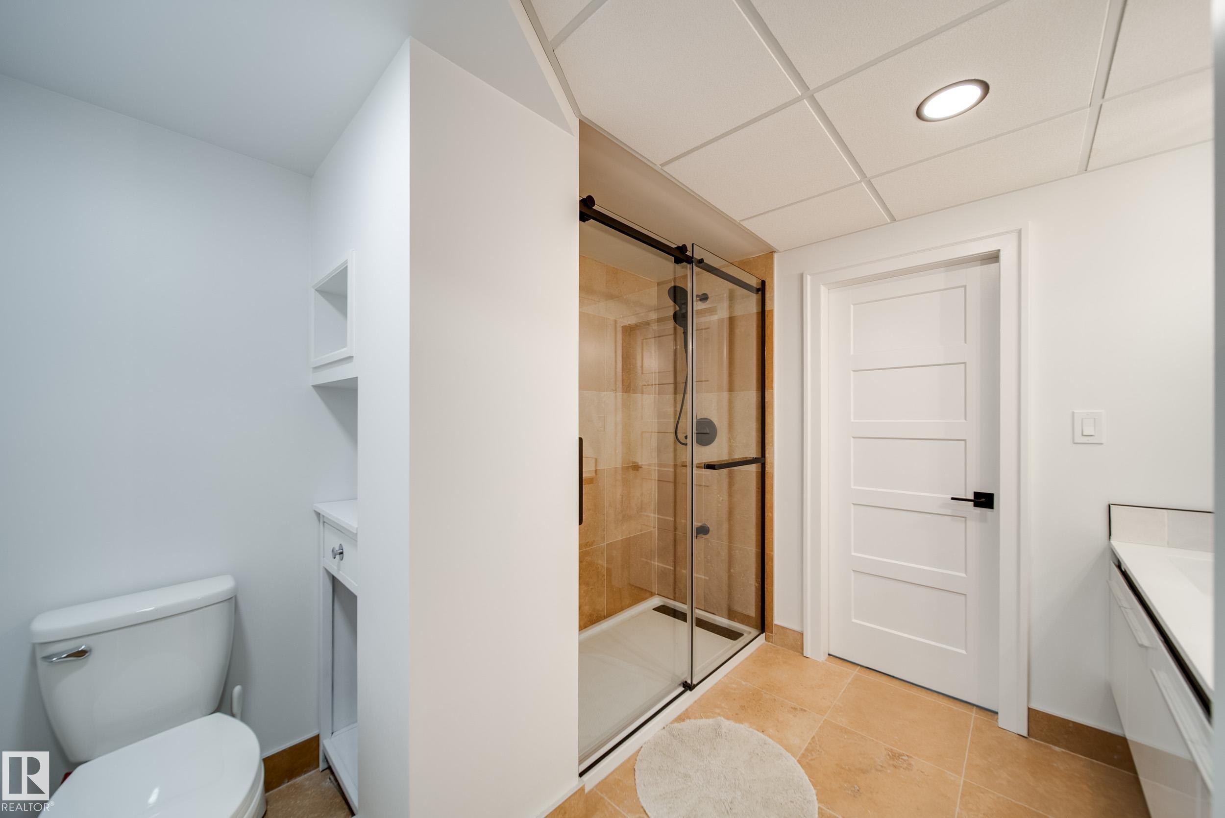 5310 Ada Boulevard Nw, Edmonton, AB - Indoor Photo Showing Bathroom