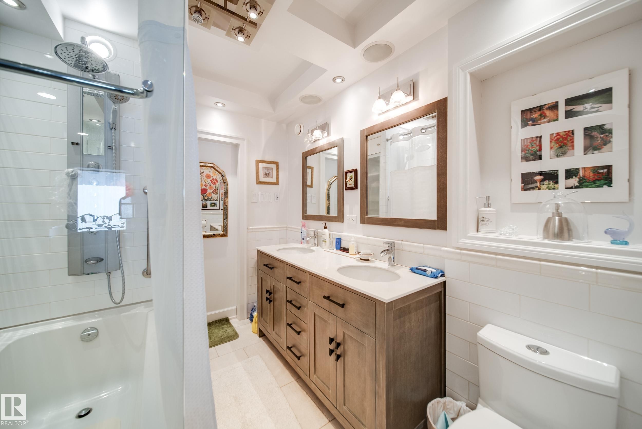 5310 Ada Boulevard Nw, Edmonton, AB - Indoor Photo Showing Bathroom