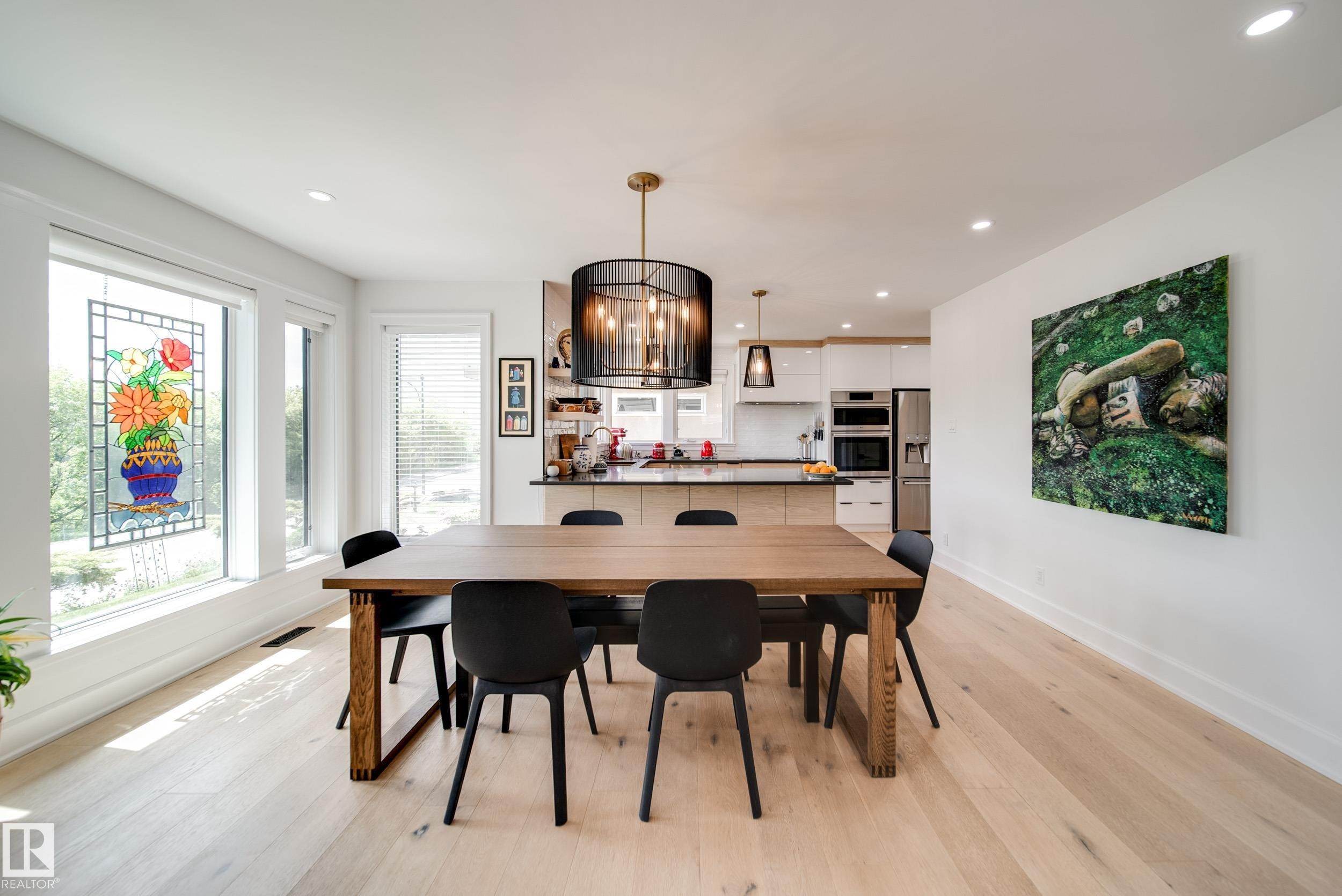 5310 Ada Boulevard Nw, Edmonton, AB - Indoor Photo Showing Dining Room
