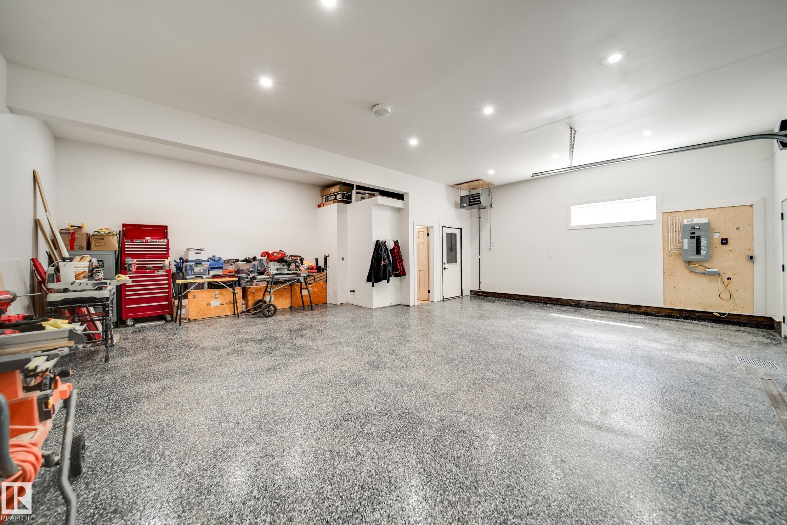 5310 Ada Boulevard Nw, Edmonton, AB - Indoor