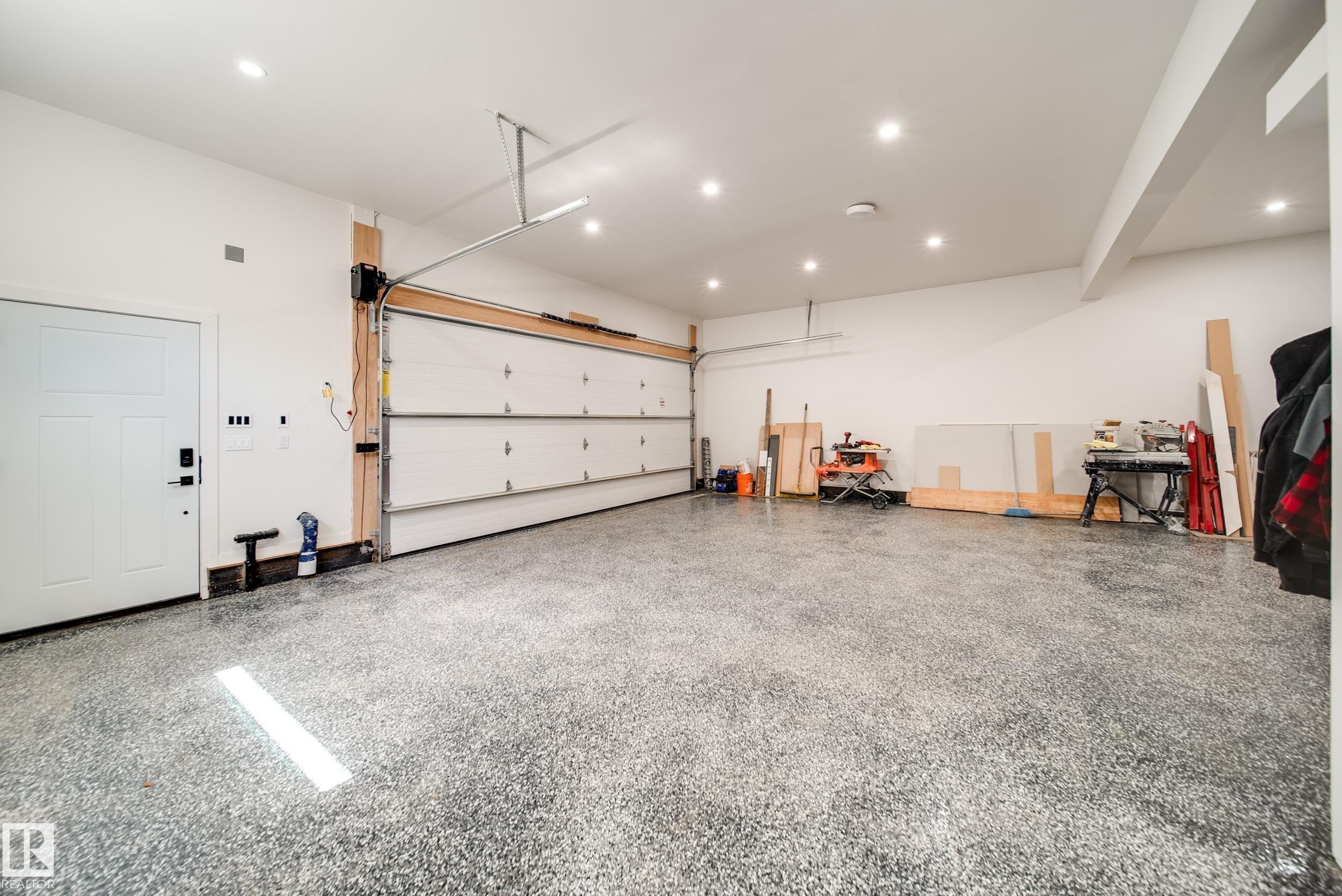 5310 Ada Boulevard Nw, Edmonton, AB - Indoor Photo Showing Garage