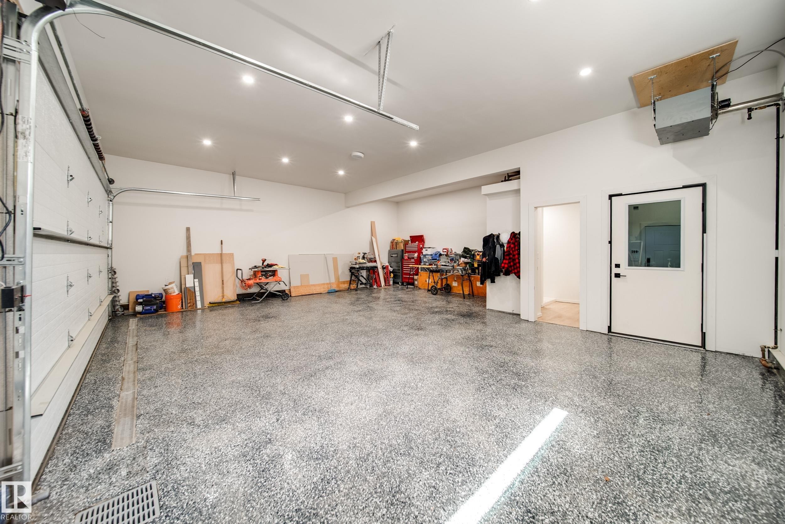 5310 Ada Boulevard Nw, Edmonton, AB - Indoor Photo Showing Garage