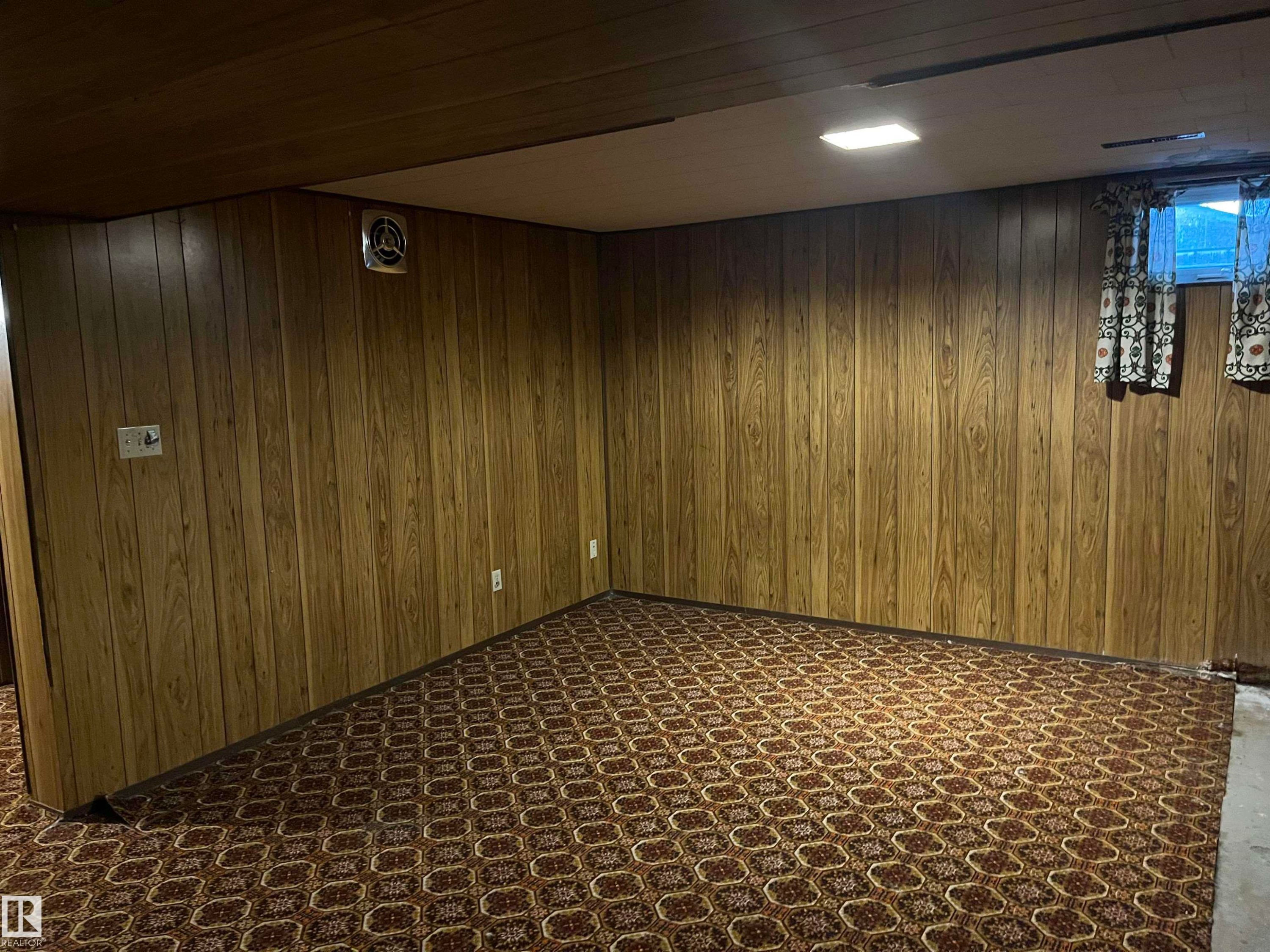 5012 58 Avenue, Viking, AB - Indoor Photo Showing Other Room