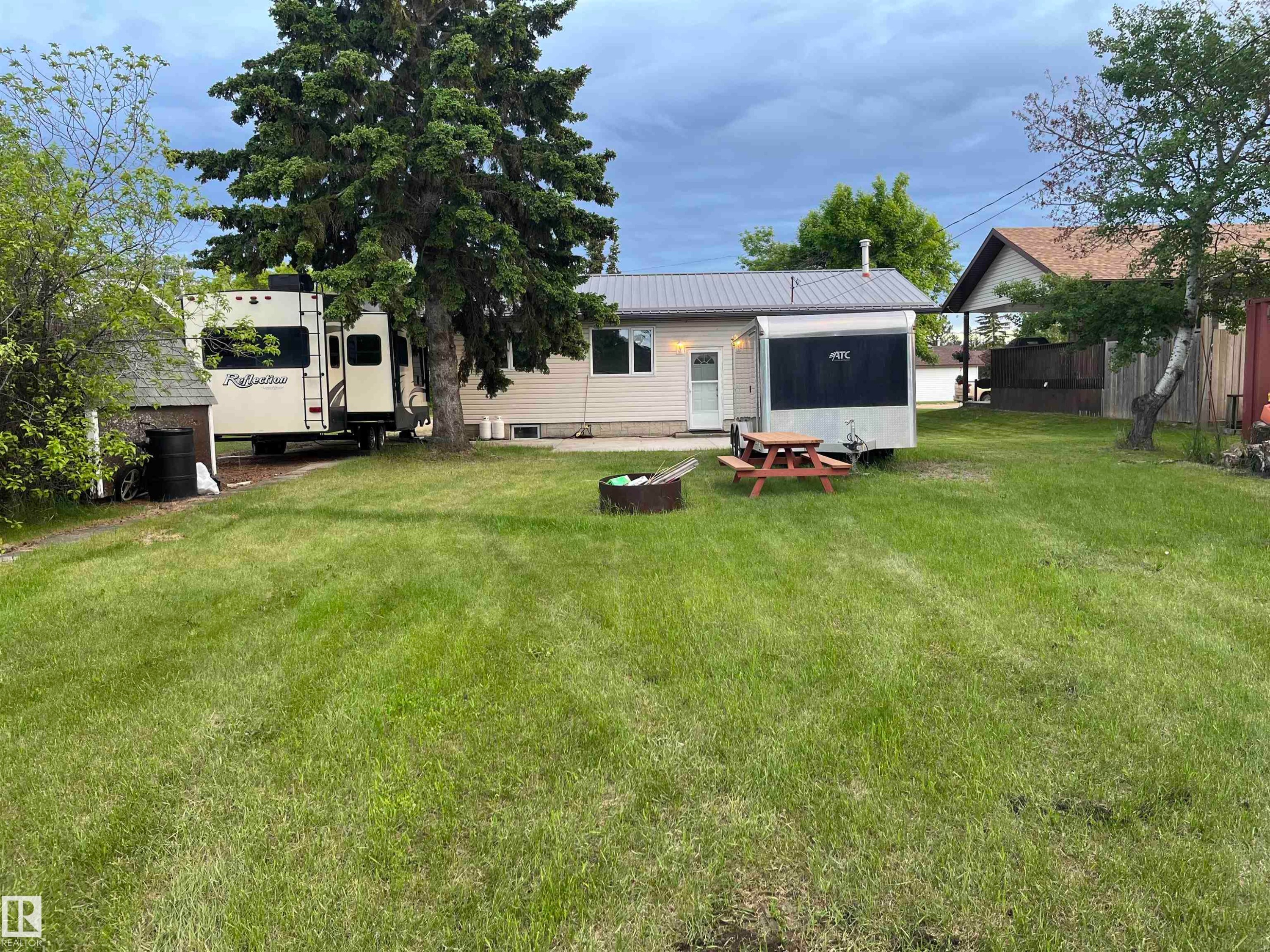 5012 58 Avenue, Viking, AB - Outdoor