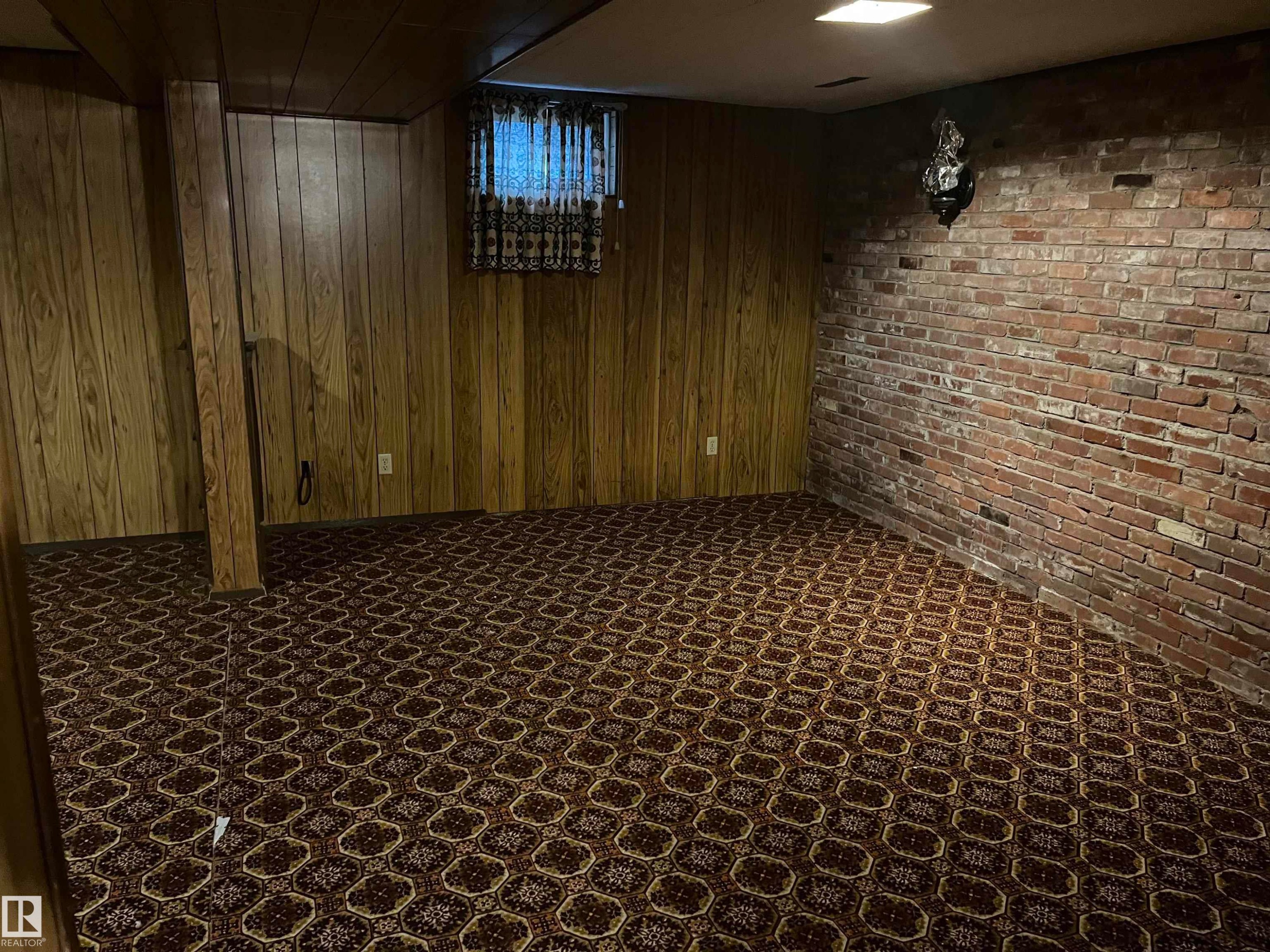 5012 58 Avenue, Viking, AB - Indoor Photo Showing Other Room