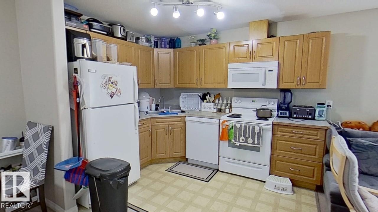 #404 9945 167 St Nw, Edmonton, AB - Indoor Photo Showing Kitchen