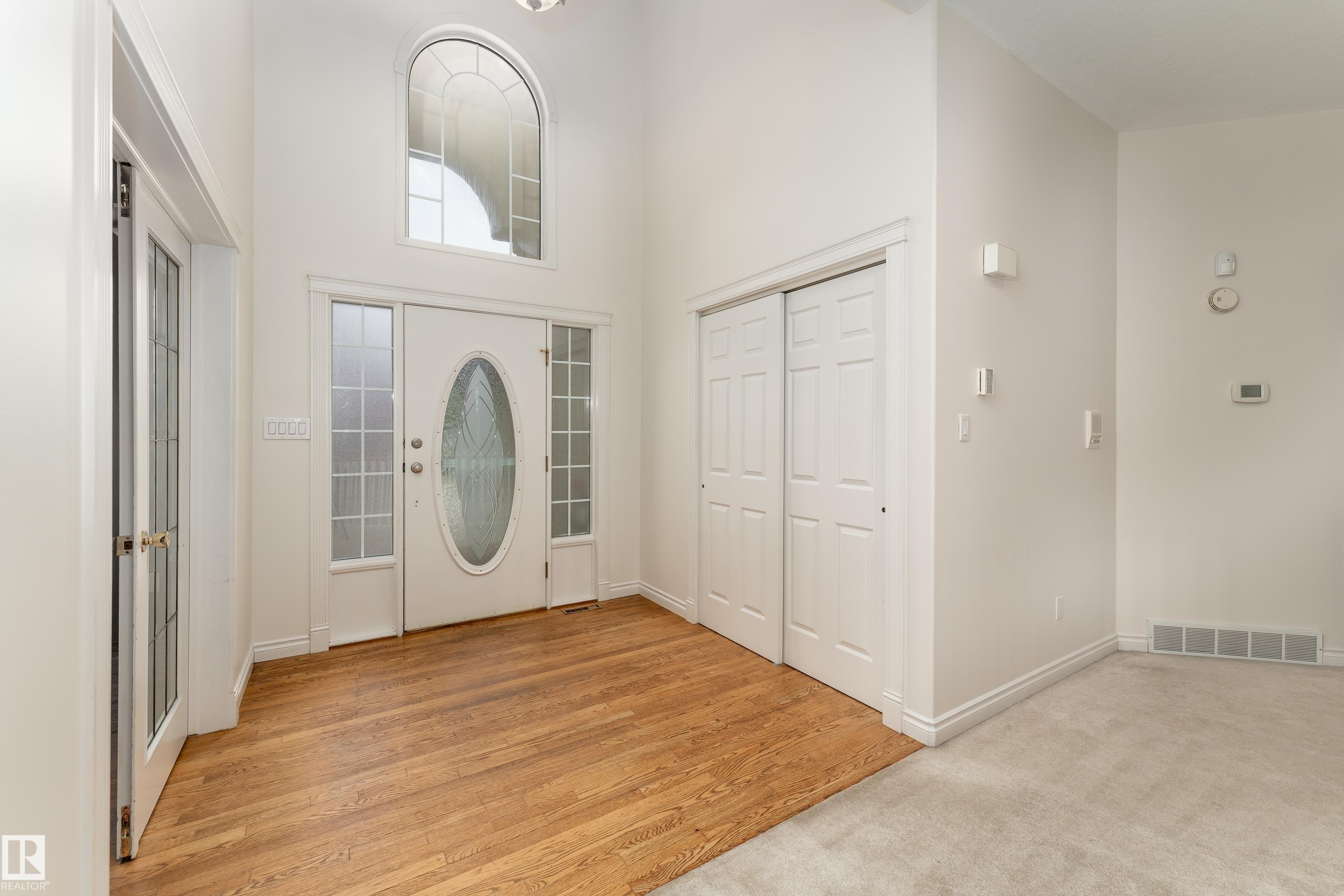 520 Pardee Bay Nw, Edmonton, AB - Indoor Photo Showing Other Room
