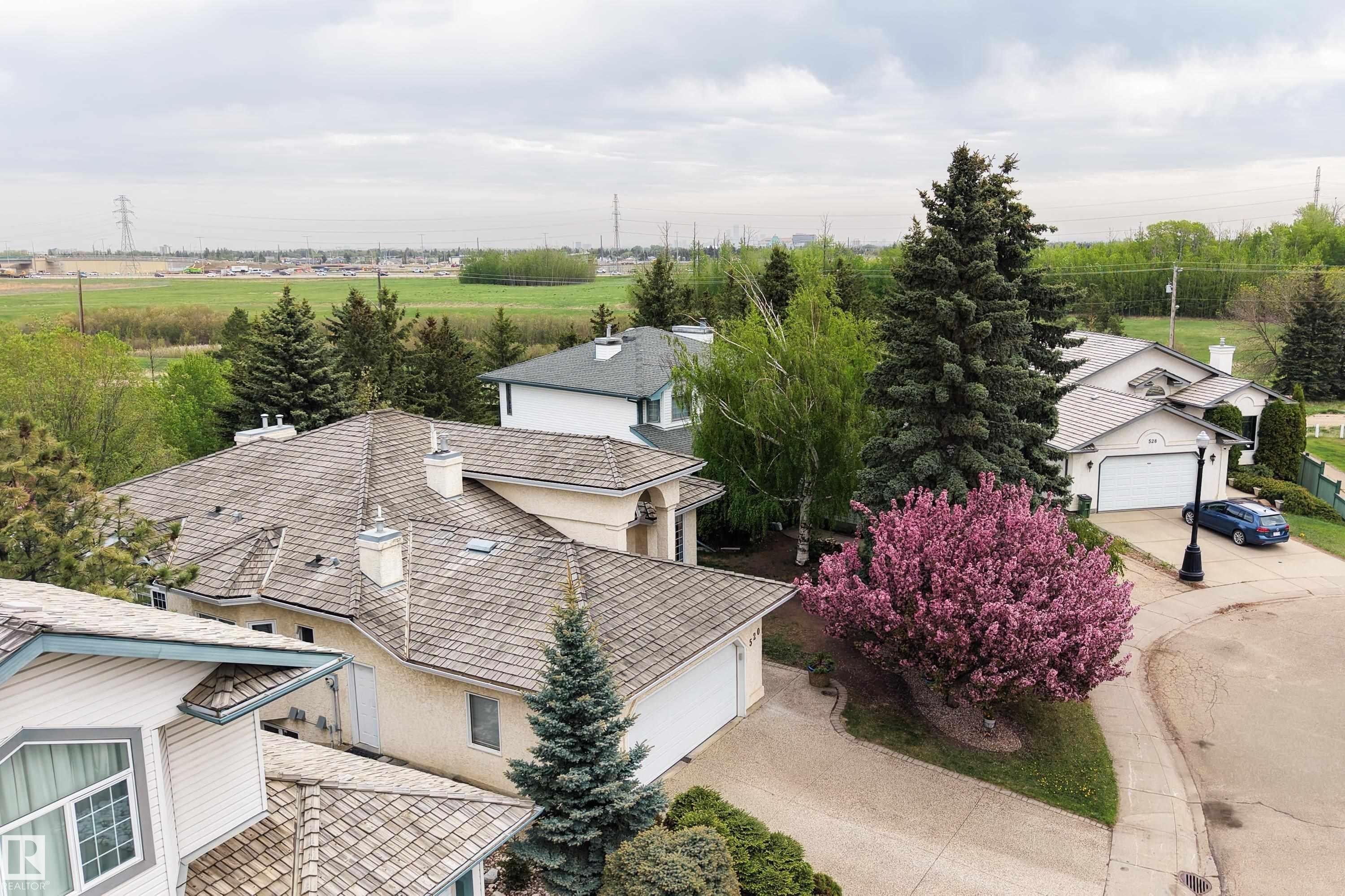 520 Pardee Bay Nw, Edmonton, AB - Outdoor