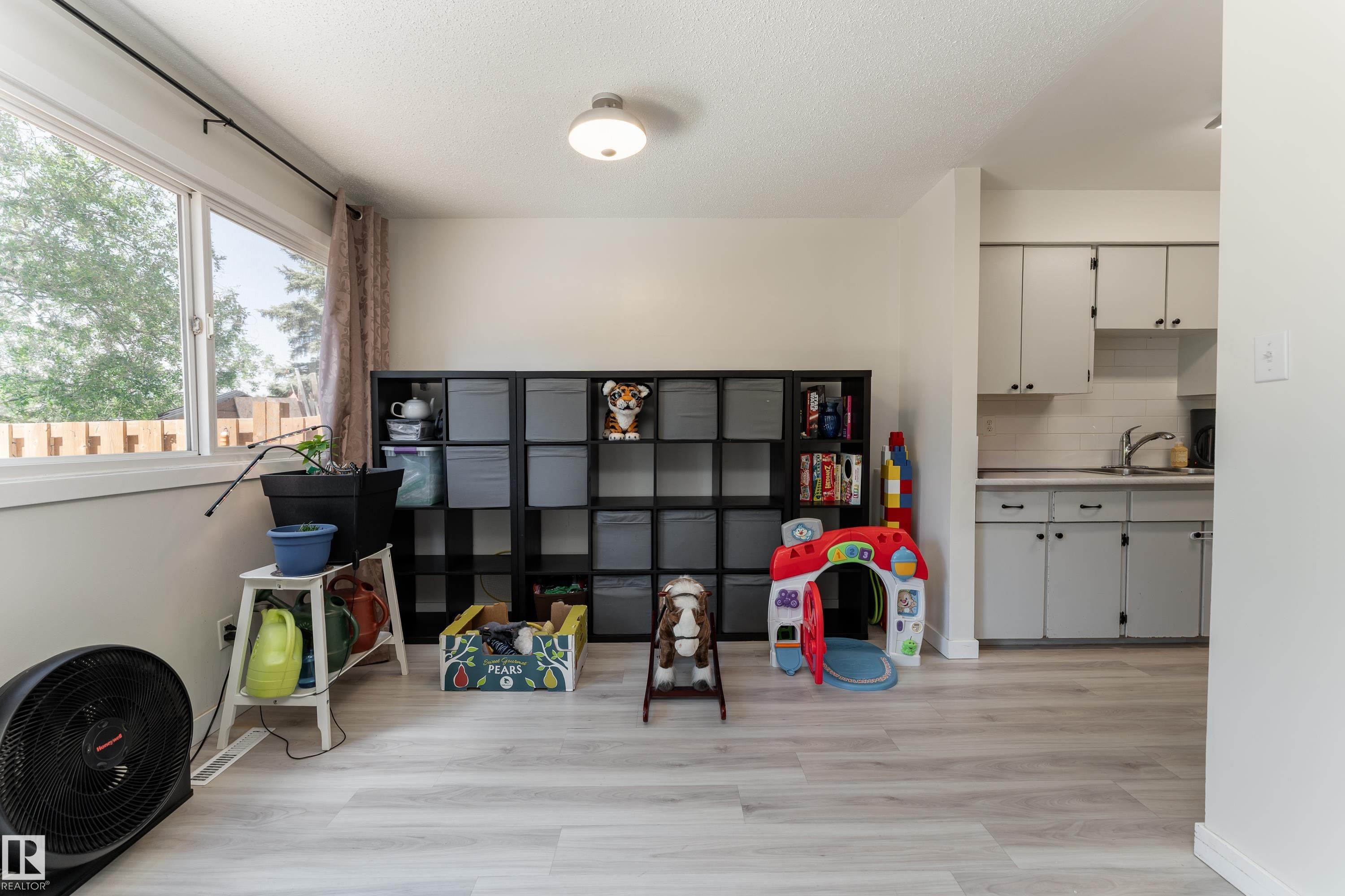 9 Royal Road, Edmonton, AB