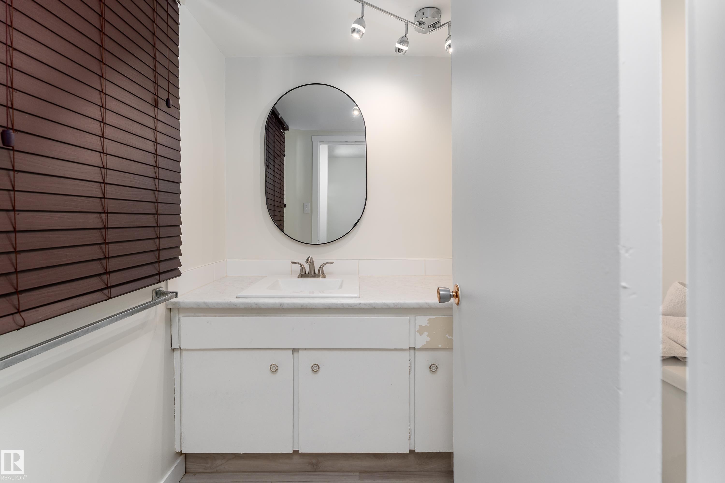 9 Royal Road, Edmonton, AB