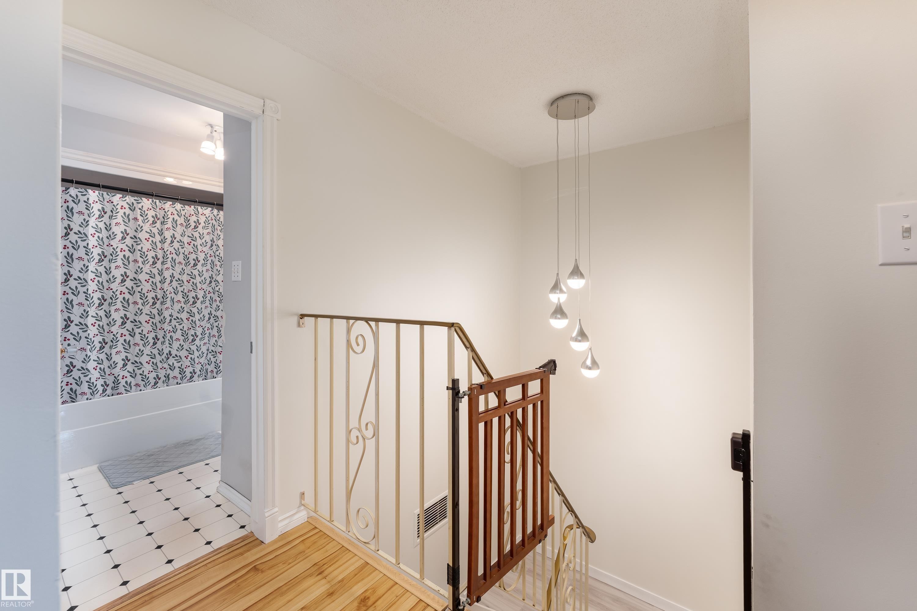 9 Royal Road, Edmonton, AB