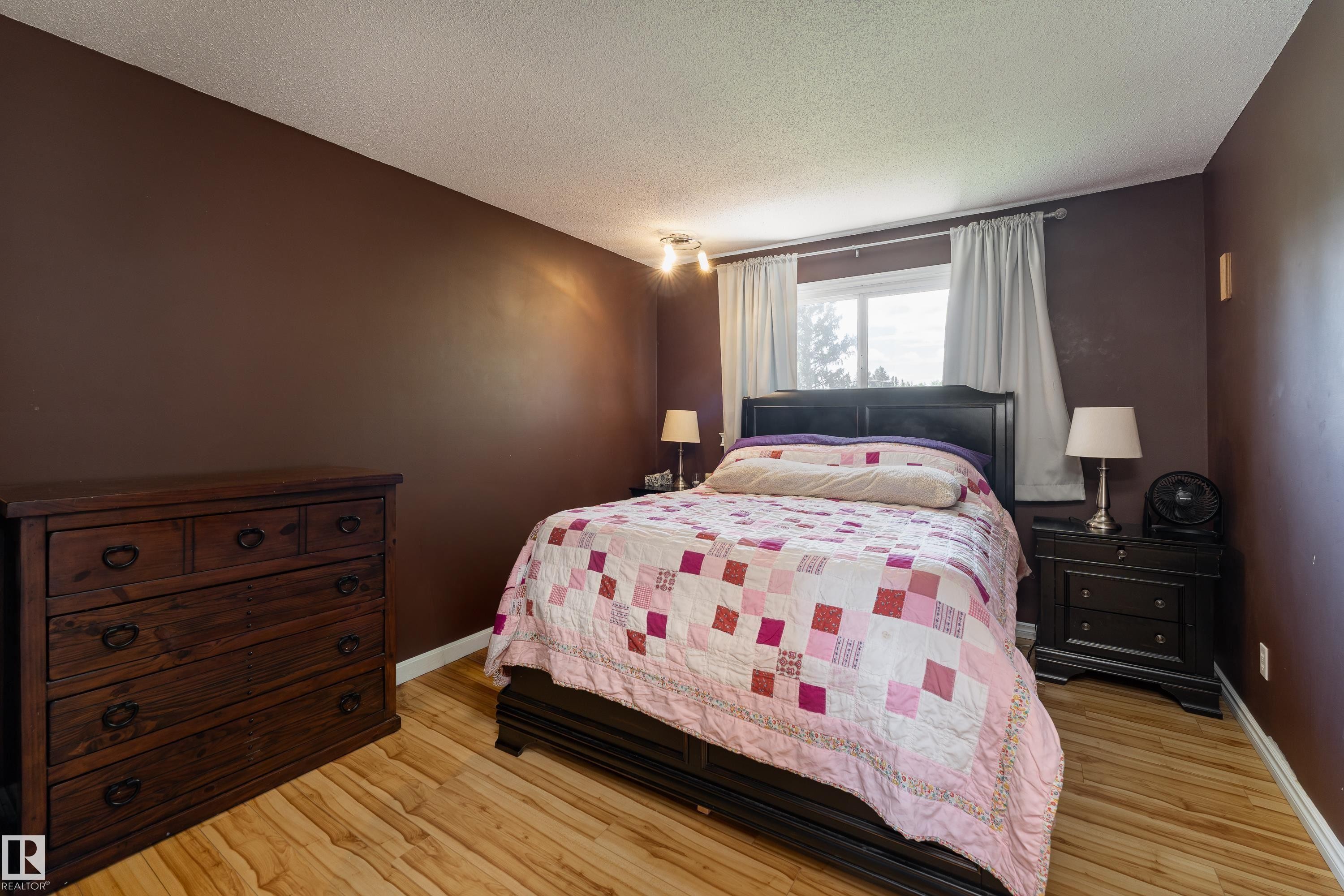 9 Royal Road, Edmonton, AB