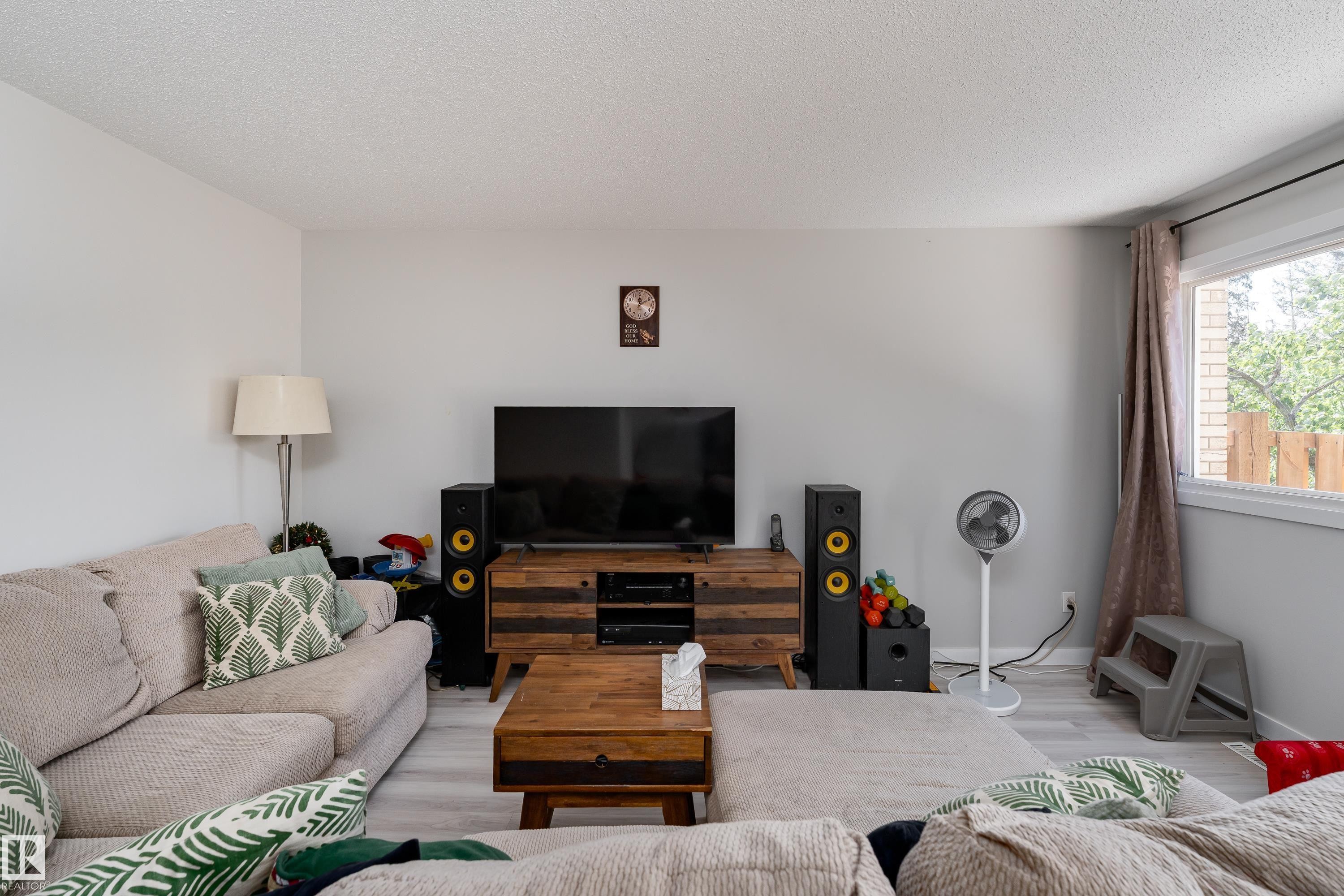 9 Royal Road, Edmonton, AB